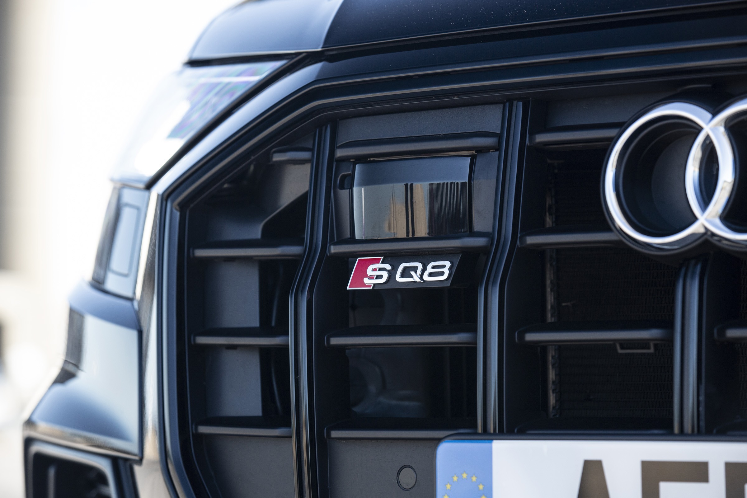 Audi SQ8 - front grill and badge 