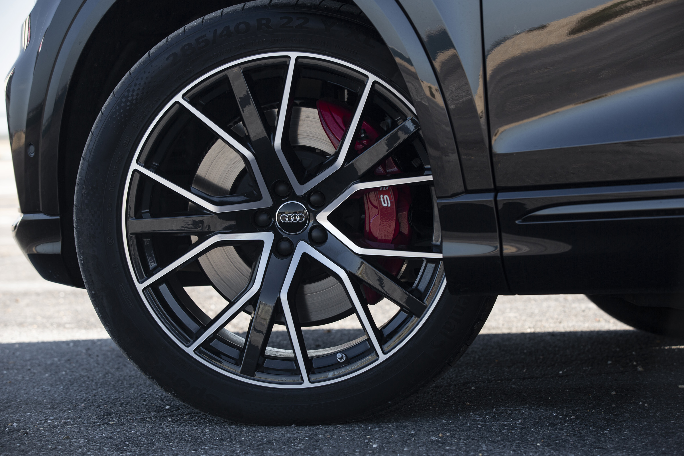 Audi SQ8 - front alloy wheel 