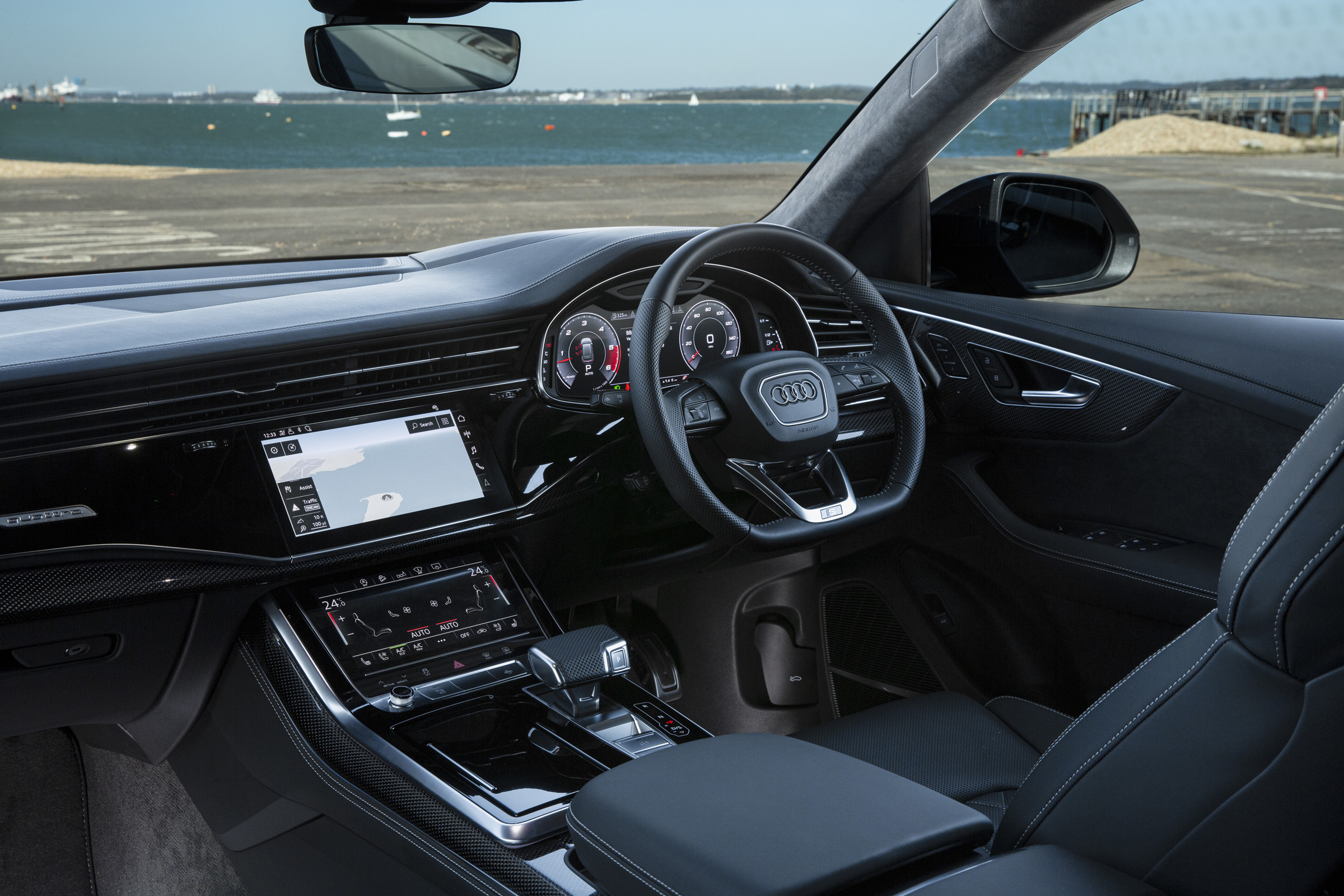 Audi SQ8 - interior quarter angle 