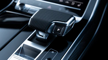 Audi SQ8 - gearshifter