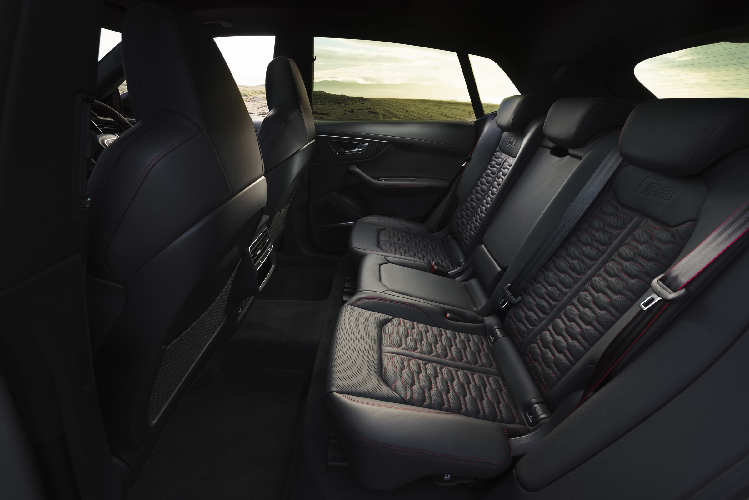 Audi RS Q8 SUV - rear seat bench 