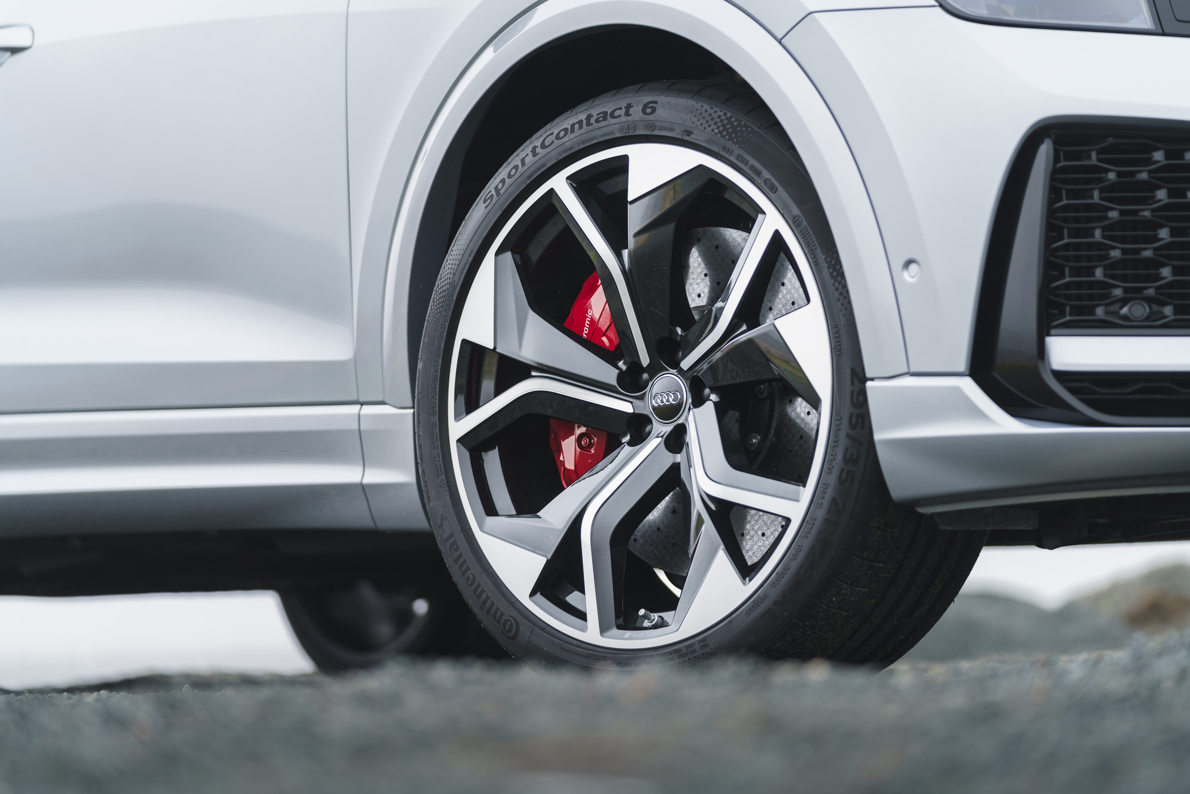 Audi RS Q8 SUV - 23-inch alloy wheels close up 
