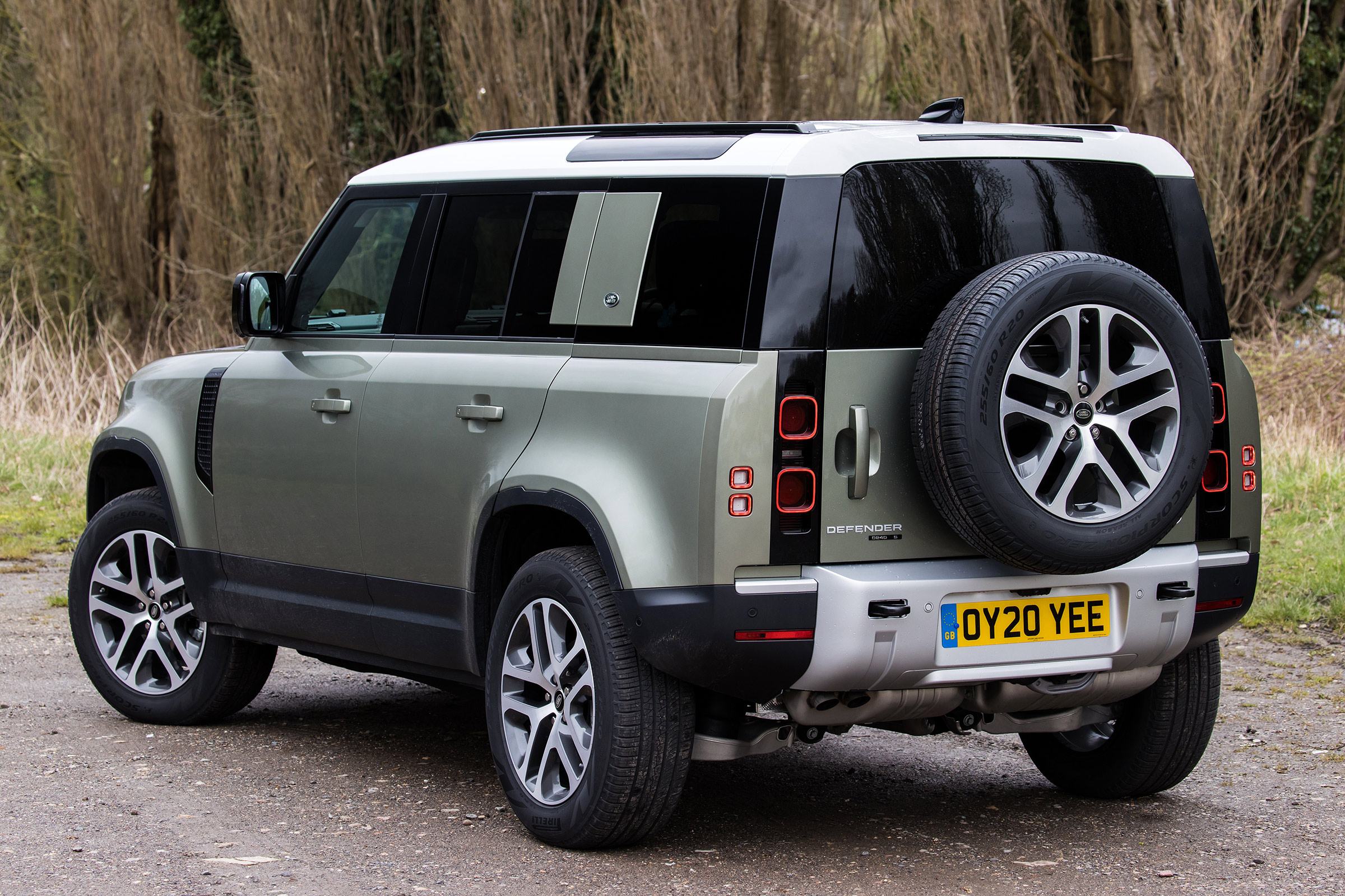 Land Rover Defender SUV rear 3/4 lay-by
