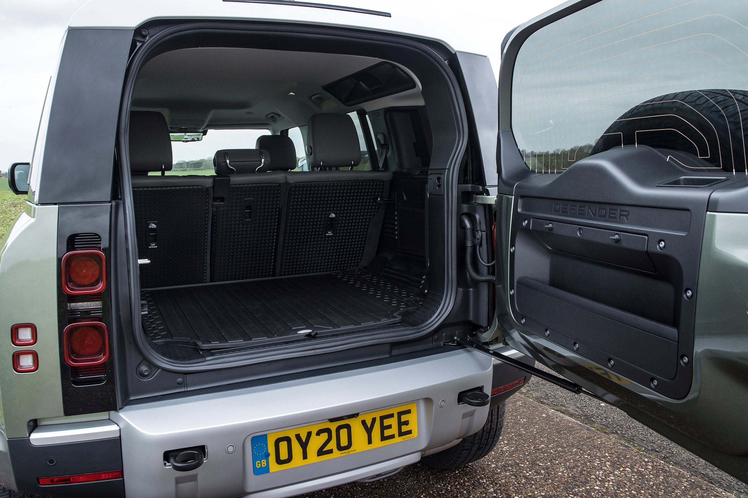 Land Rover Defender SUV boot