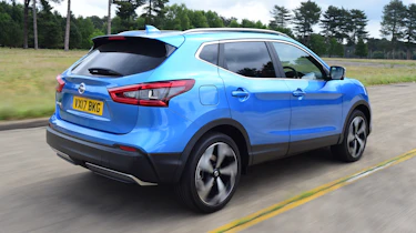 Nissan Qashqai - rear 3/4 dynamic passing