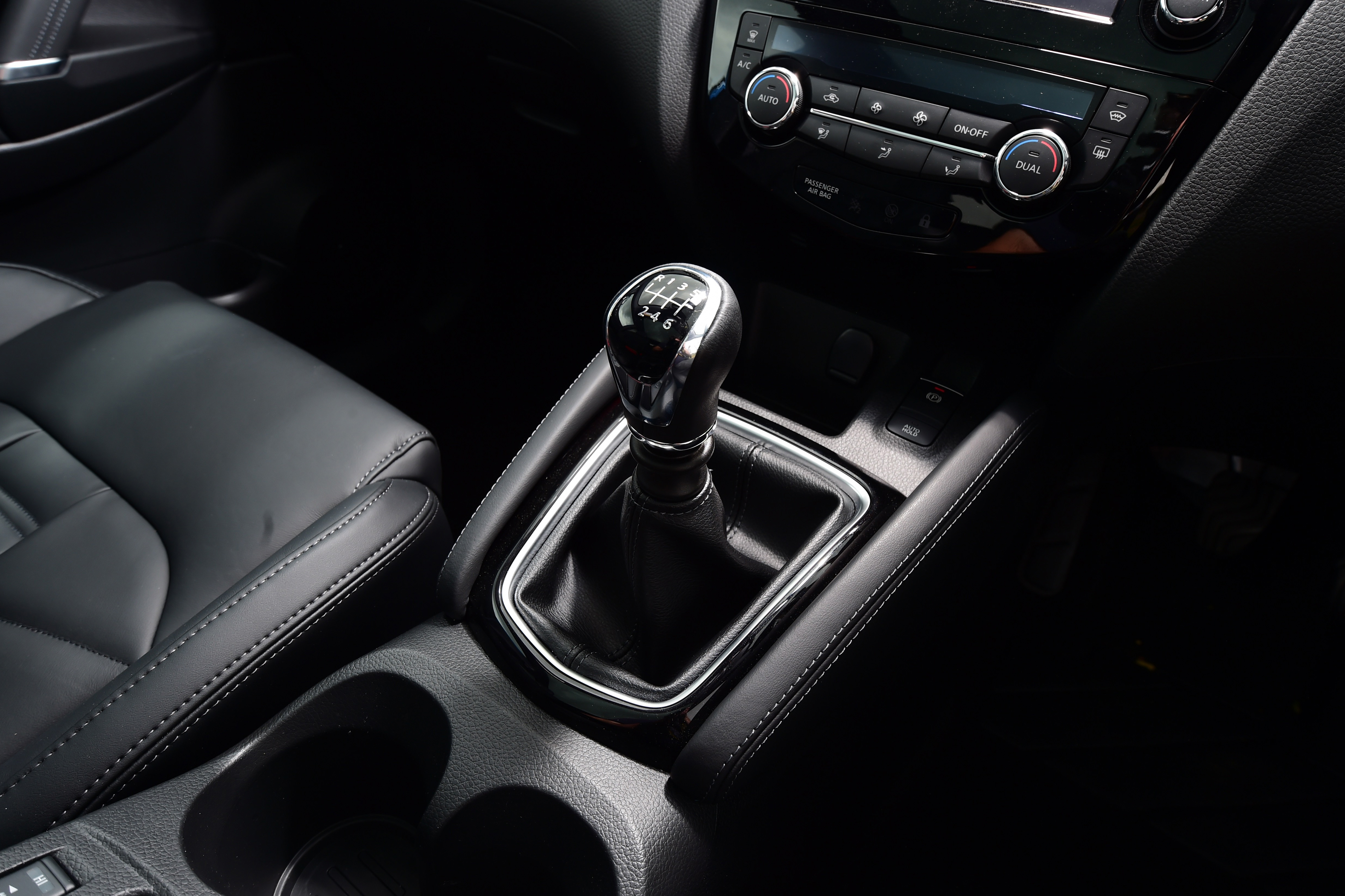 Nissan Qashqai - gearshifter 