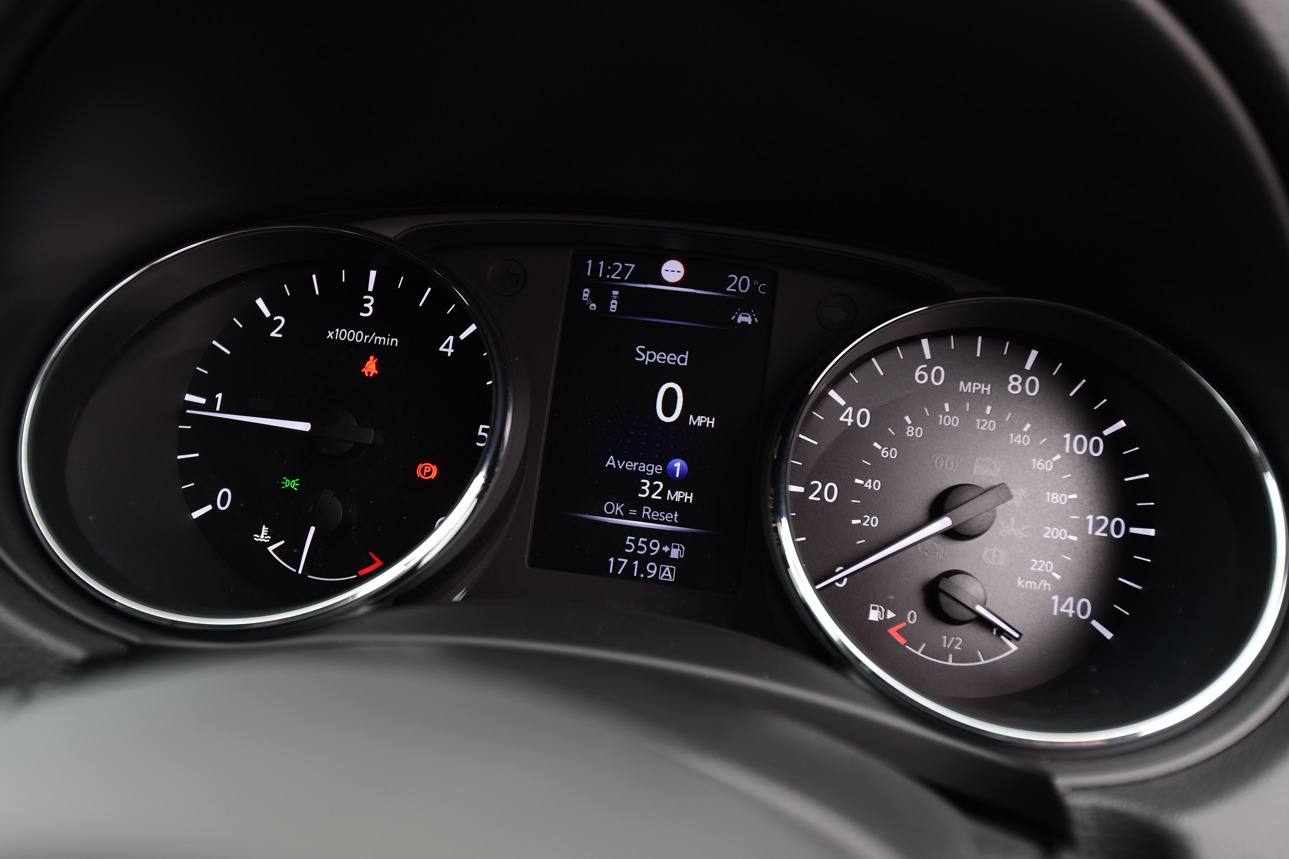 Nissan Qashqai - instrument cluster