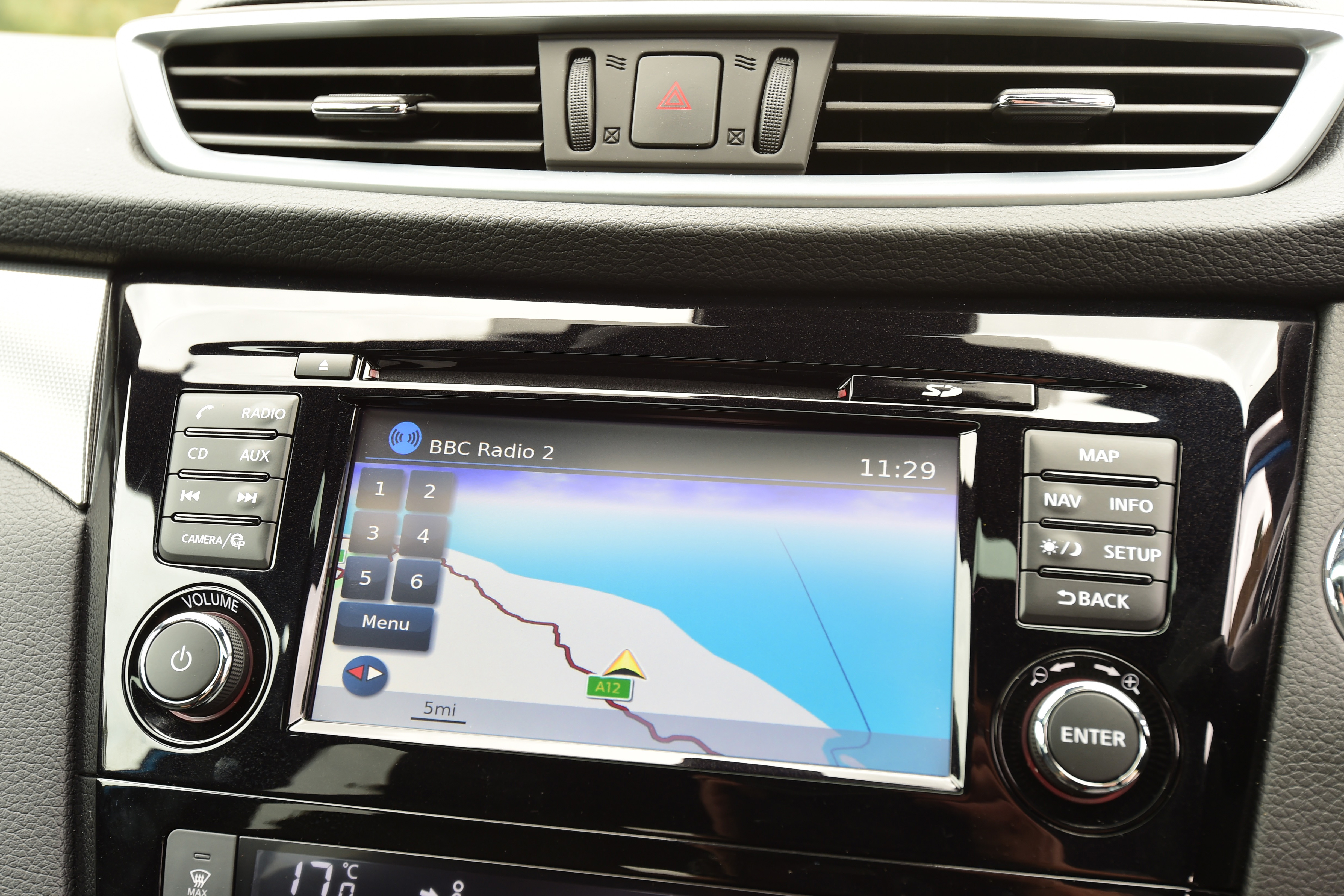 Nissan Qashqai -  infotainment system 