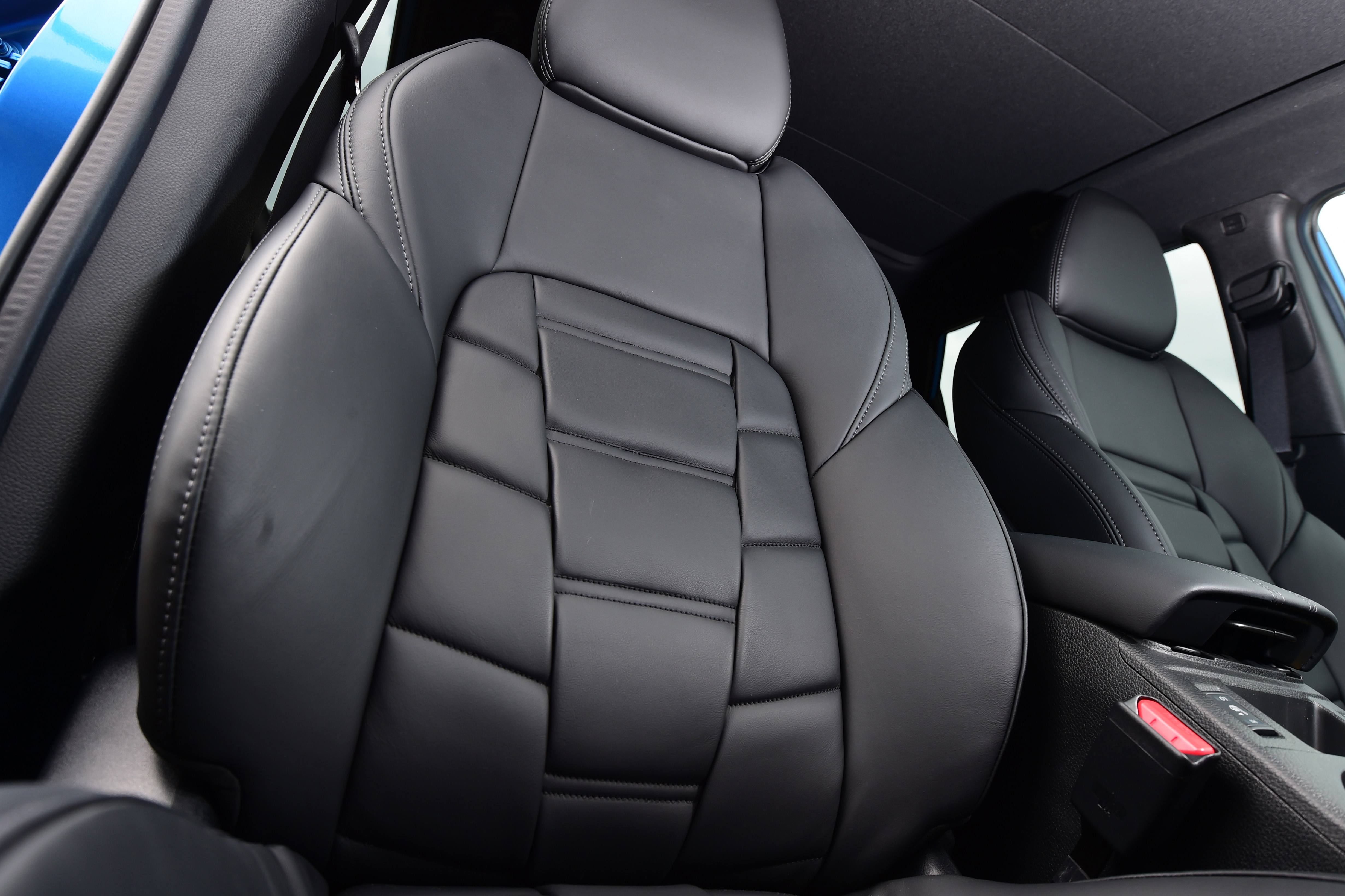 Nissan Qashqai - front seats 