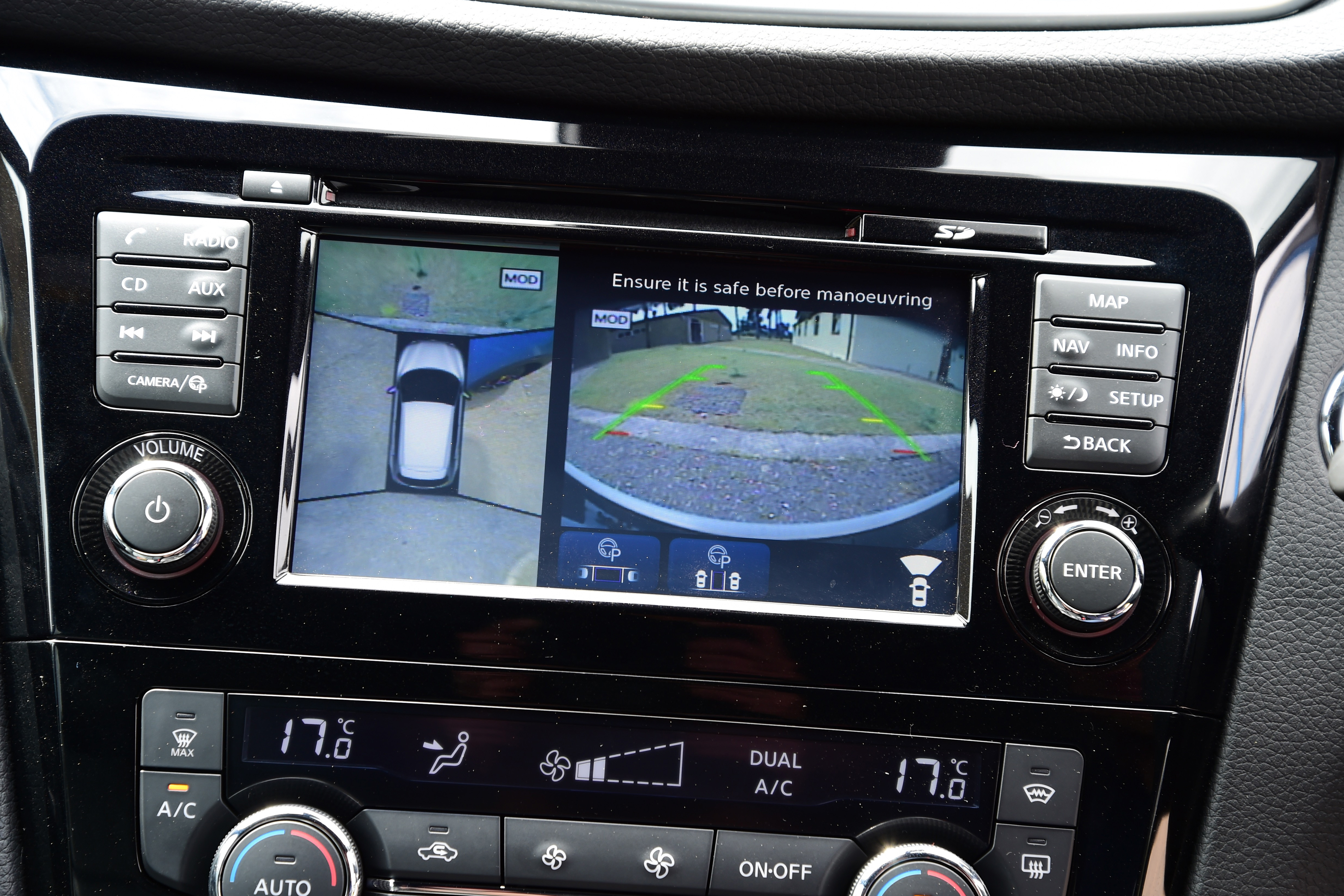 Nissan Qashqai - infotainment system rear view camera 