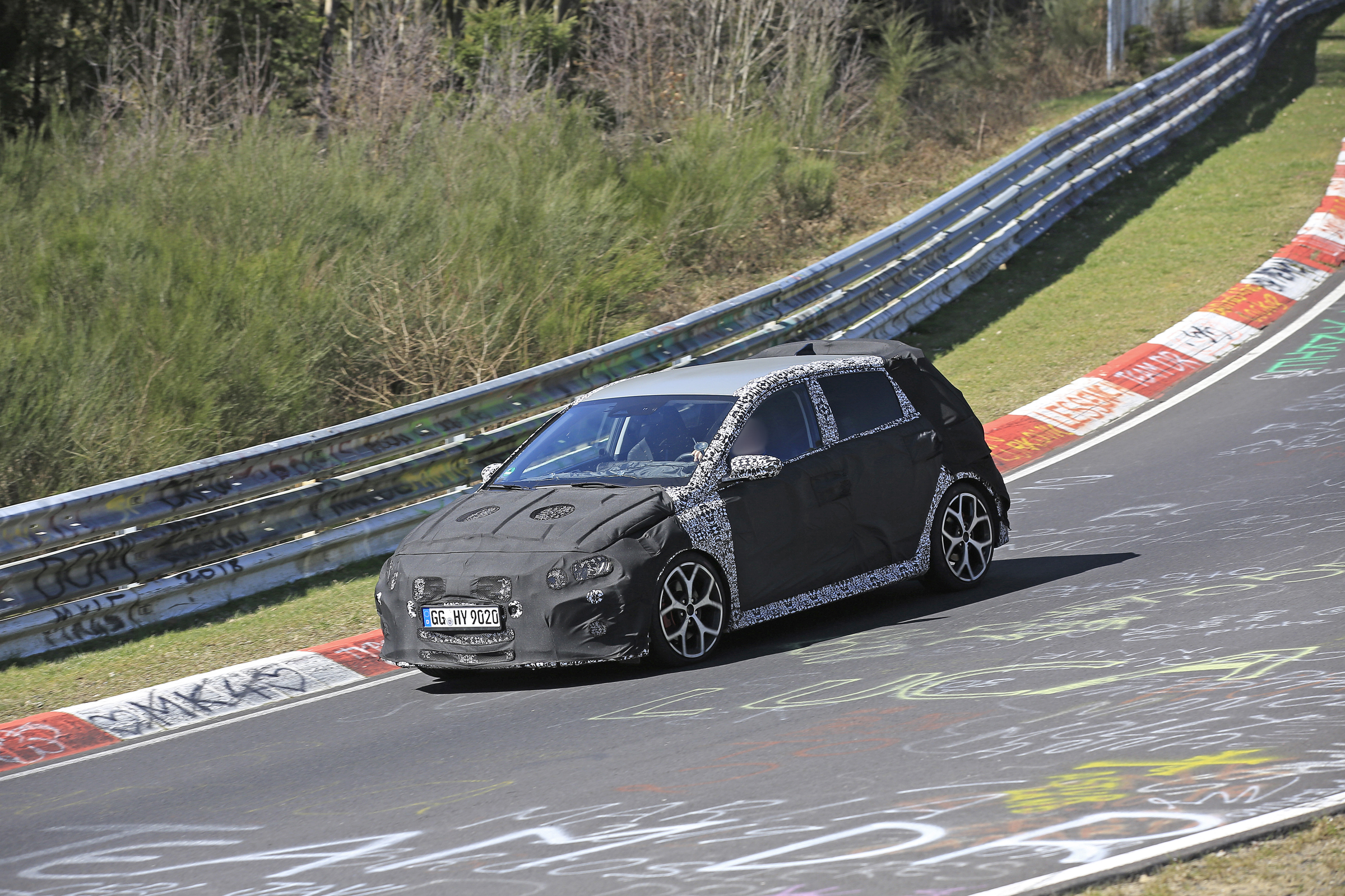 Hyundai i20 N development car - Nurburgring - front 3/4 view passing 