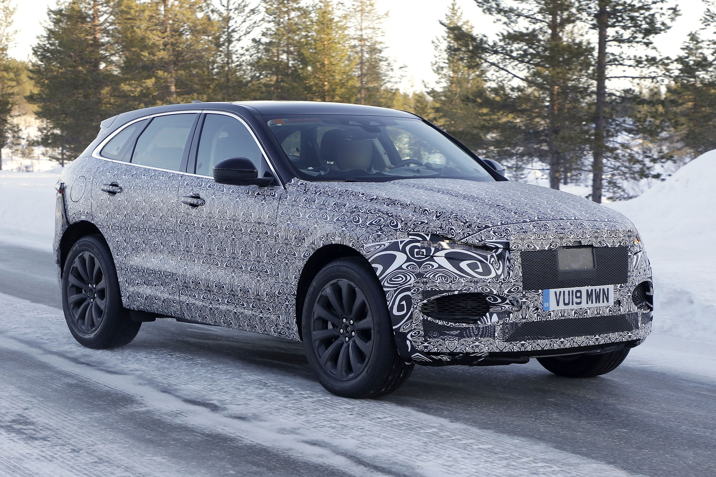 Jaguar F-Pace facelift spotted testing