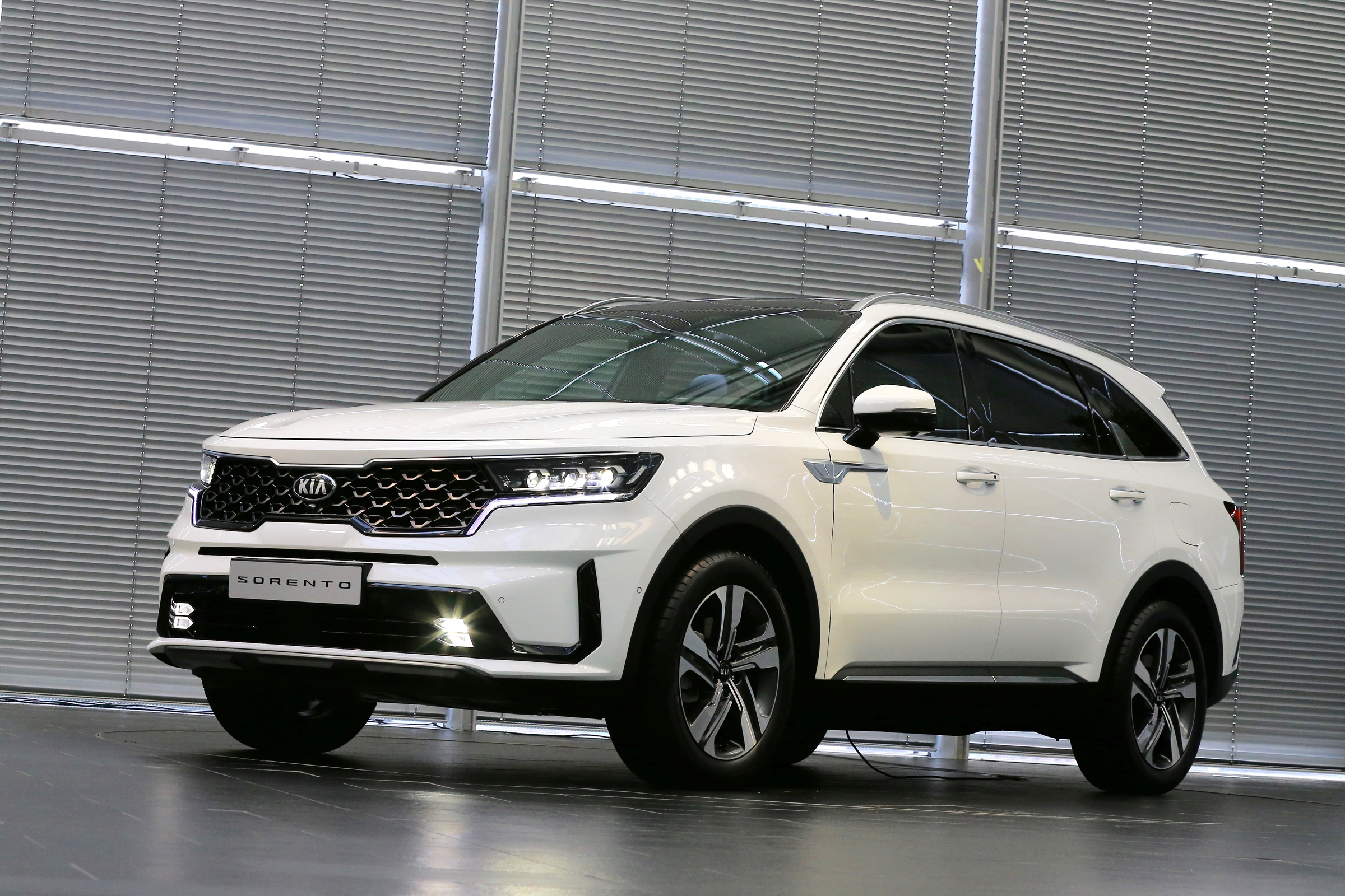 2020 Kia Sorento SUV - front 3/4 view