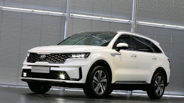 2020 Kia Sorento SUV - front 3/4 view