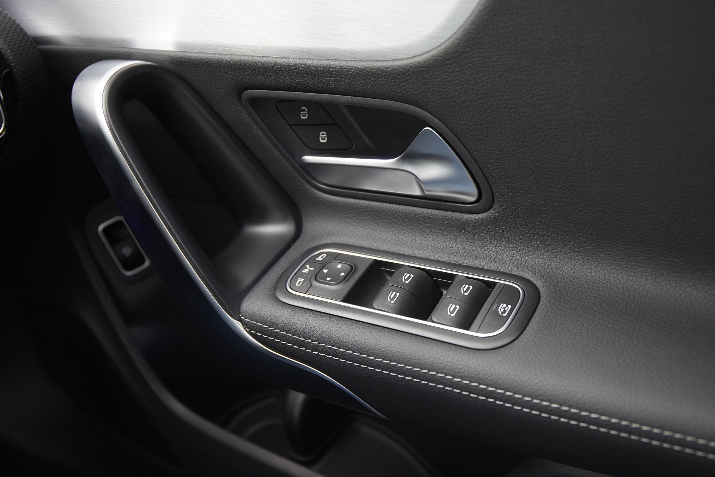 Mercedes CLA Shooting Brake window controls