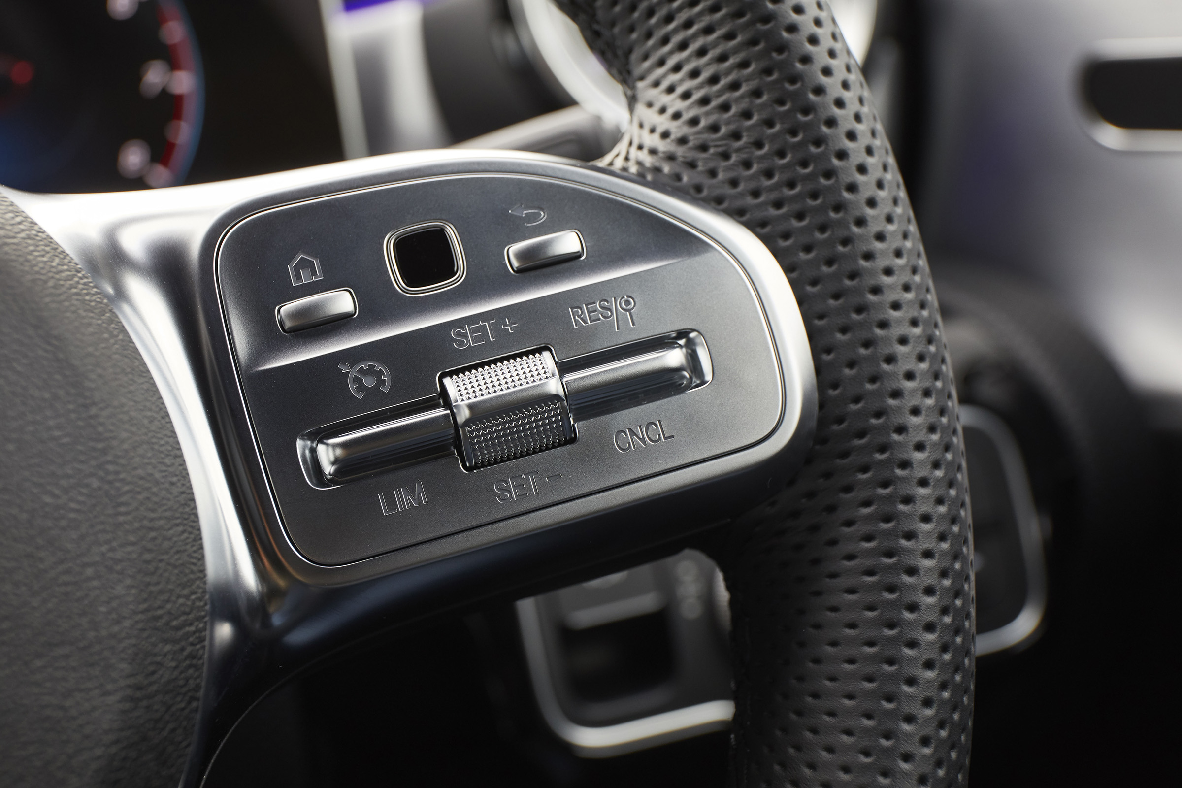 Mercedes CLA Shooting Brake steering wheel controls