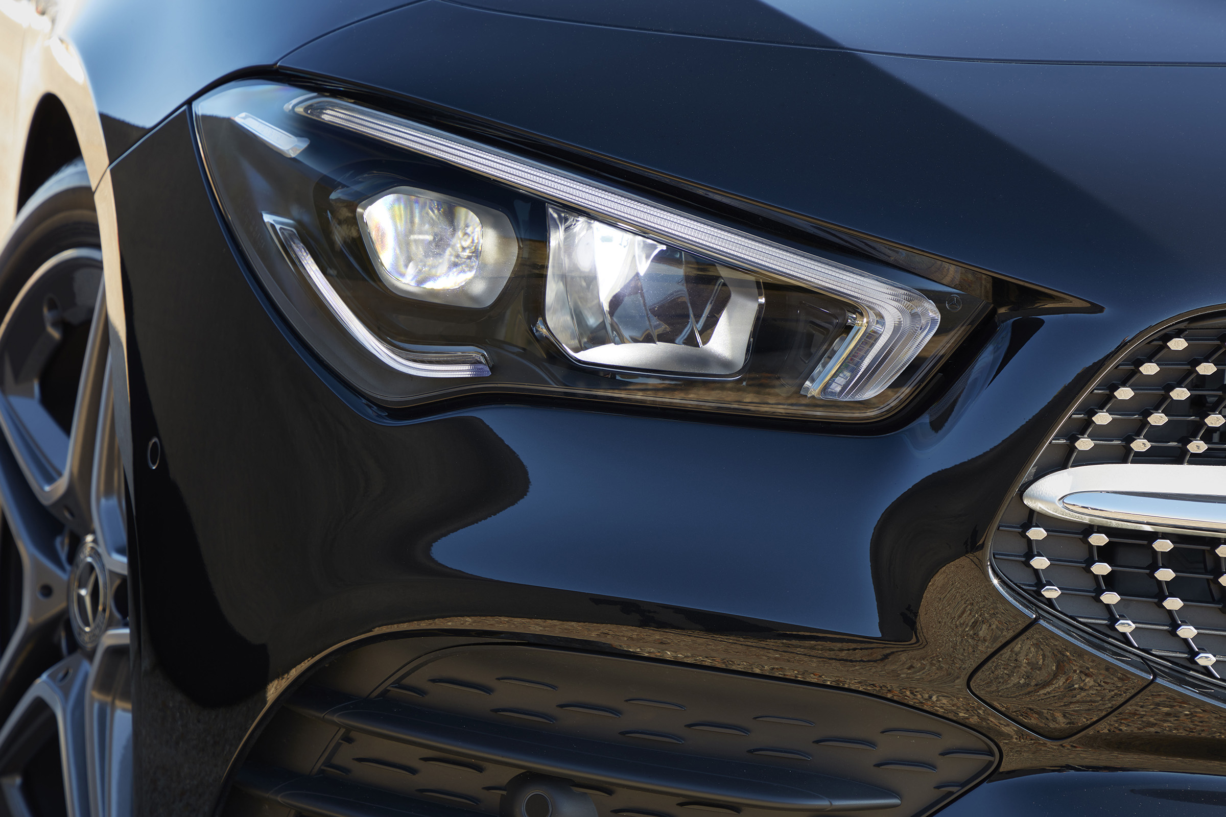 Mercedes CLA Shooting Brake headlight