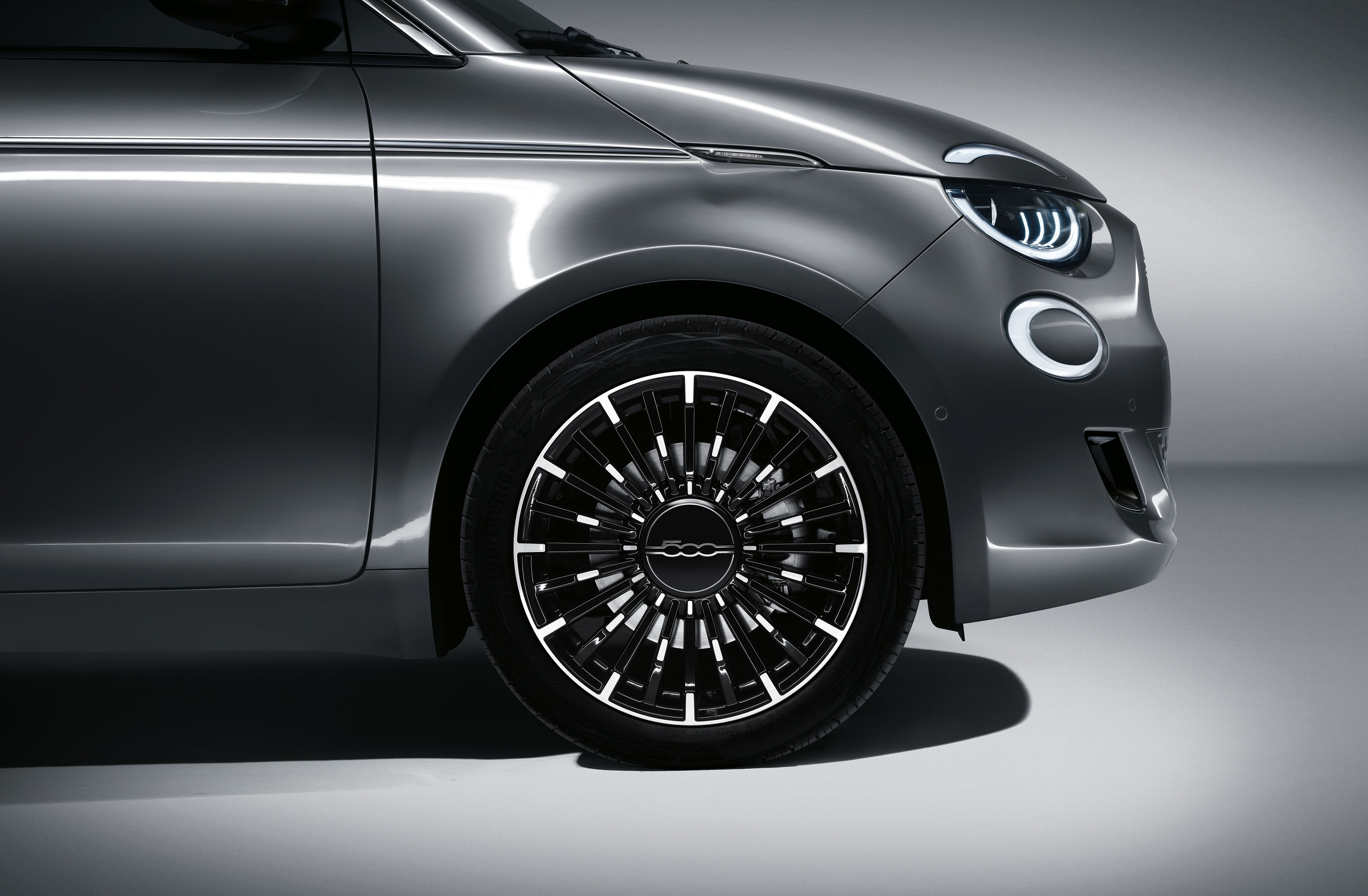 2020 Fiat 500 electric convertible - front quarter close 