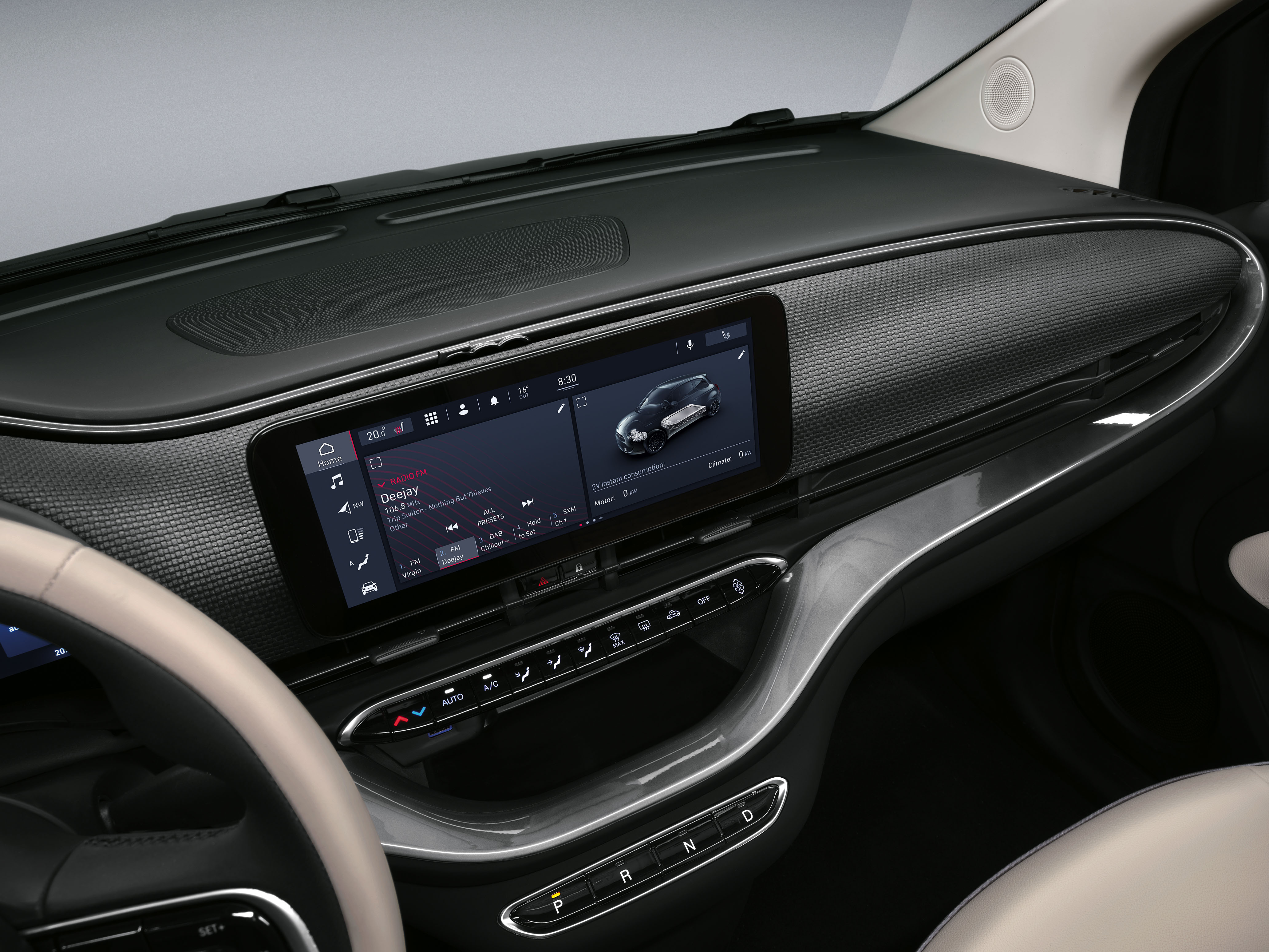 2020 Fiat 500 electric convertible - infotainment touchscreen 
