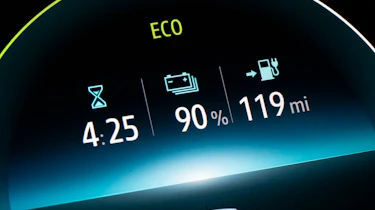 Renault ZOE - digital dial cluster close