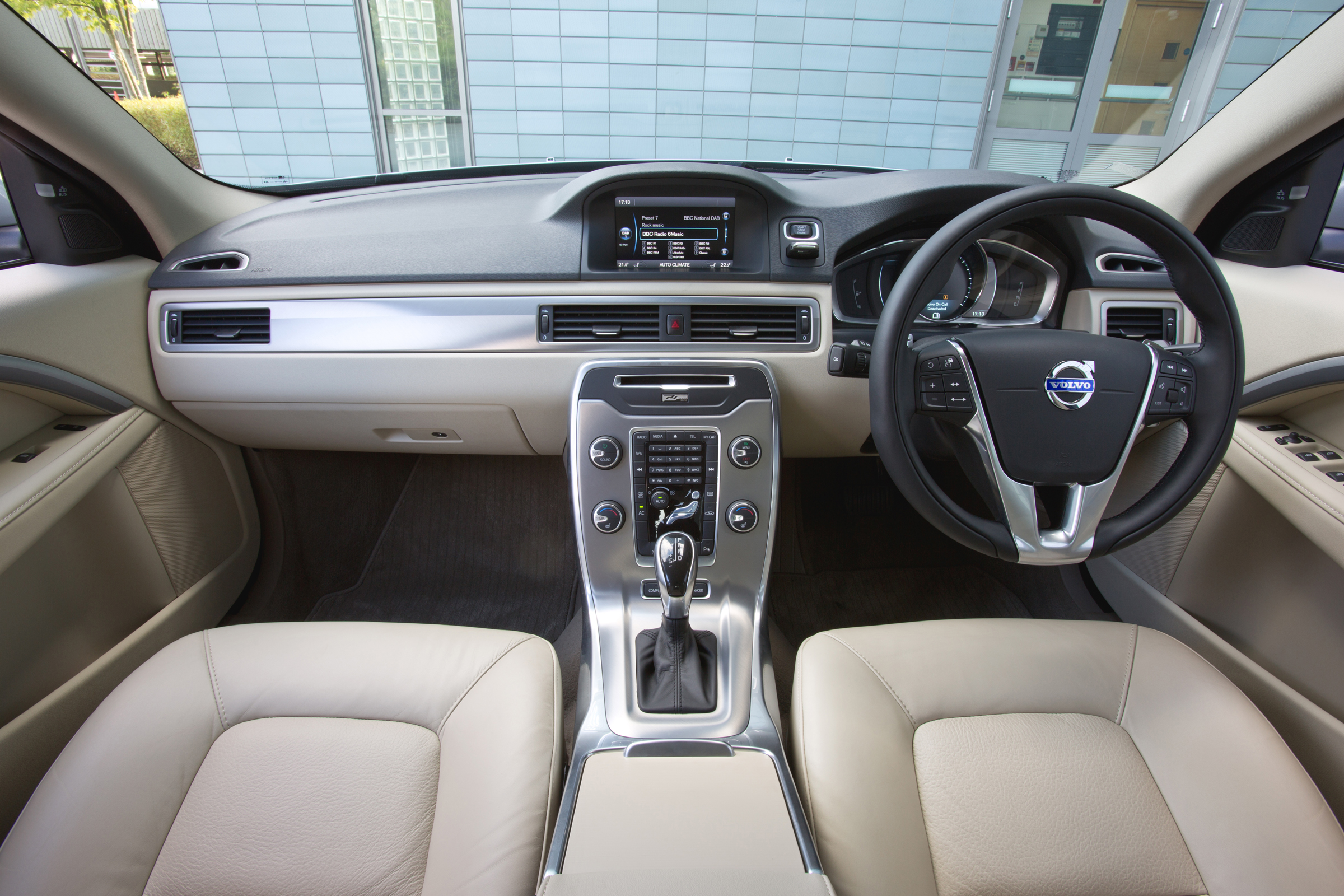 Volvo S80 - interior and dashboard 