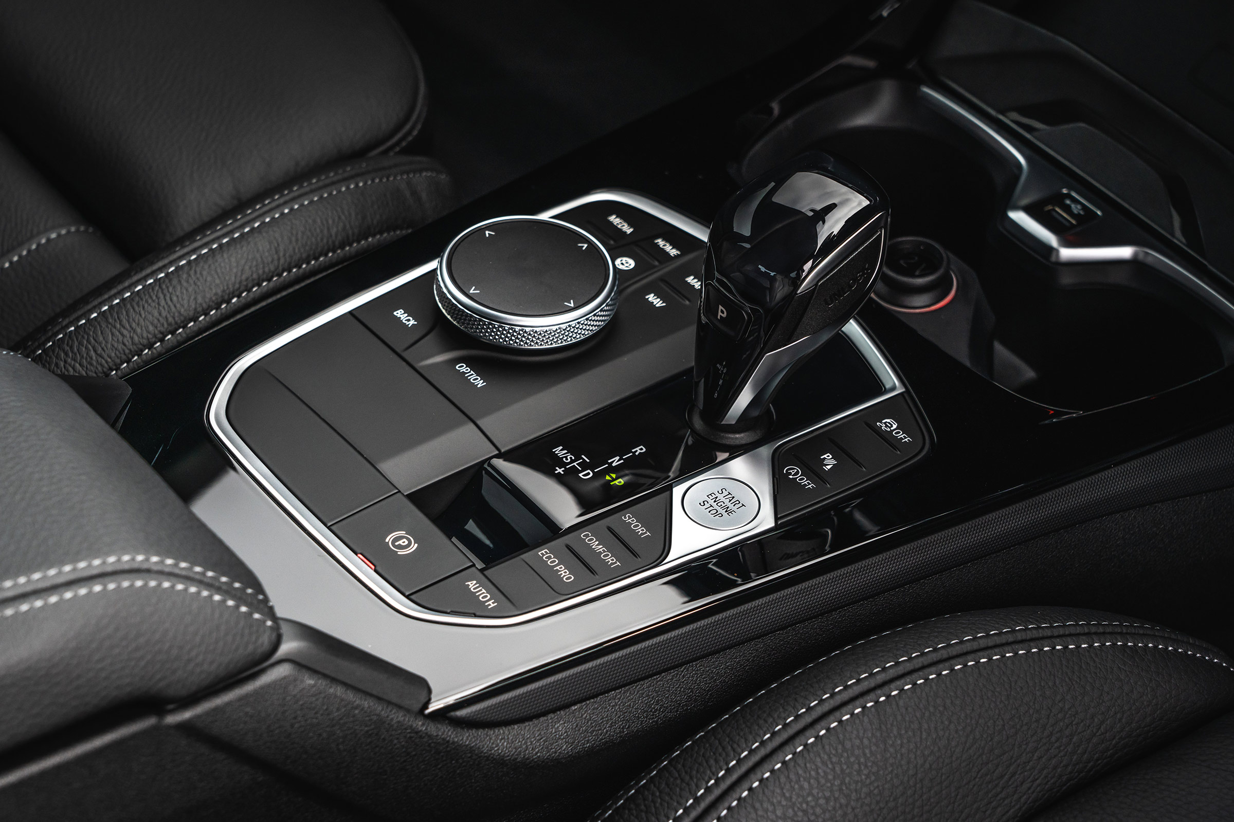 BMW M235i Gran Coupe saloon gearlever