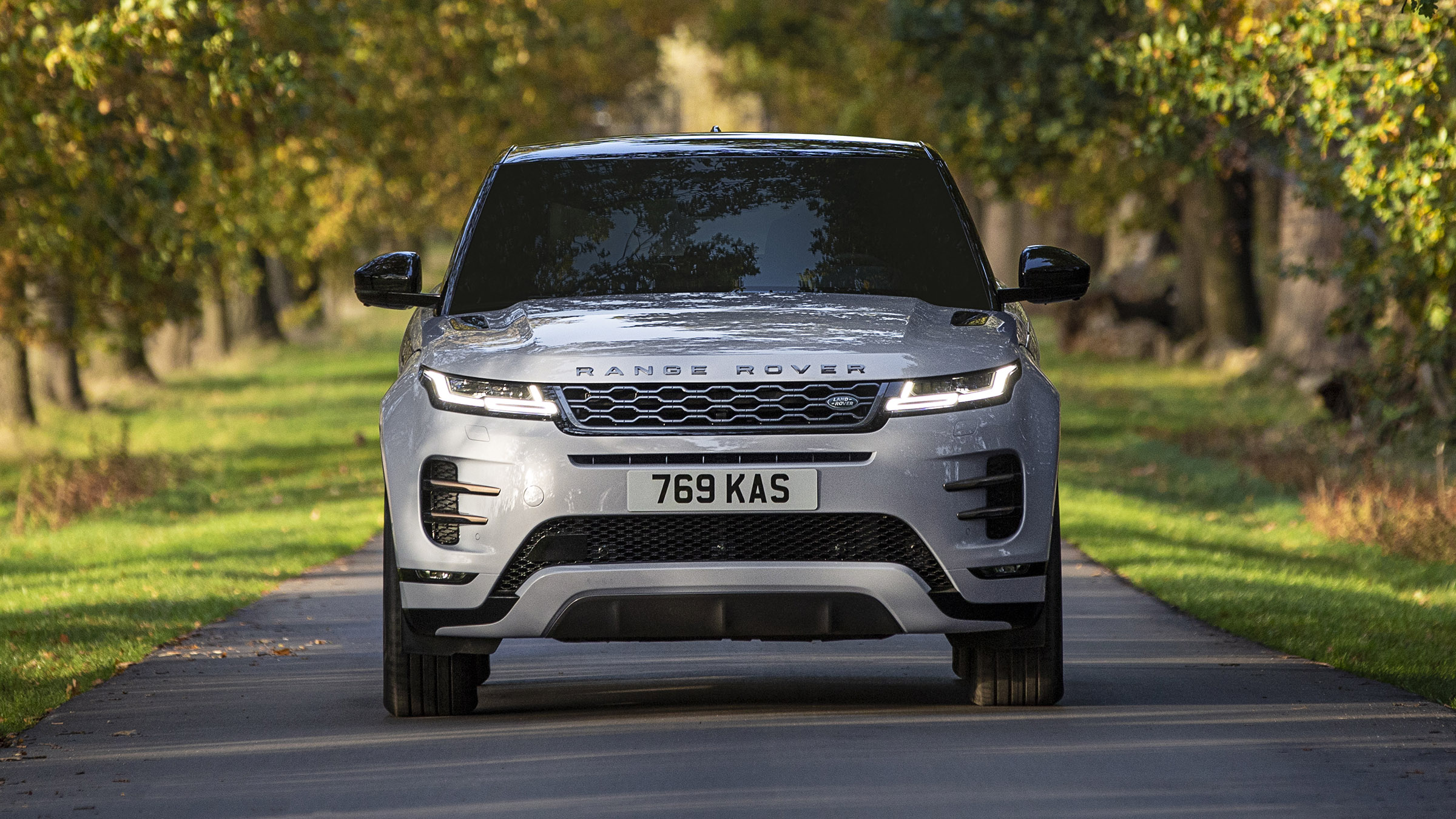 Range Rover Evoque P300e front end