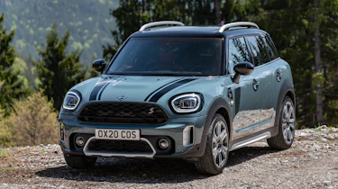Facelifted 2020 MINI Countryman Cooper S - static front 3/4