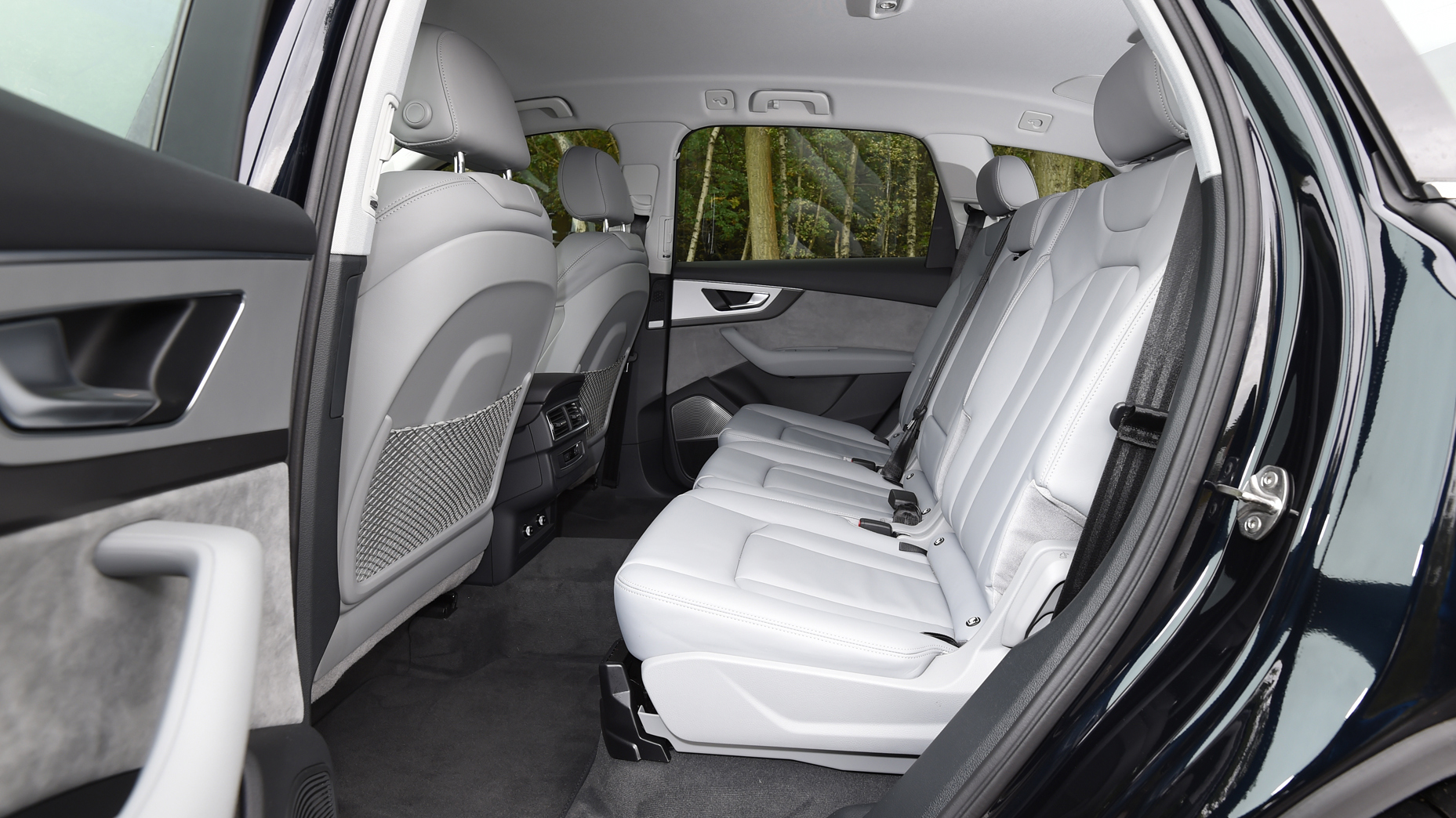Audi Q7 e-tron - rear seats