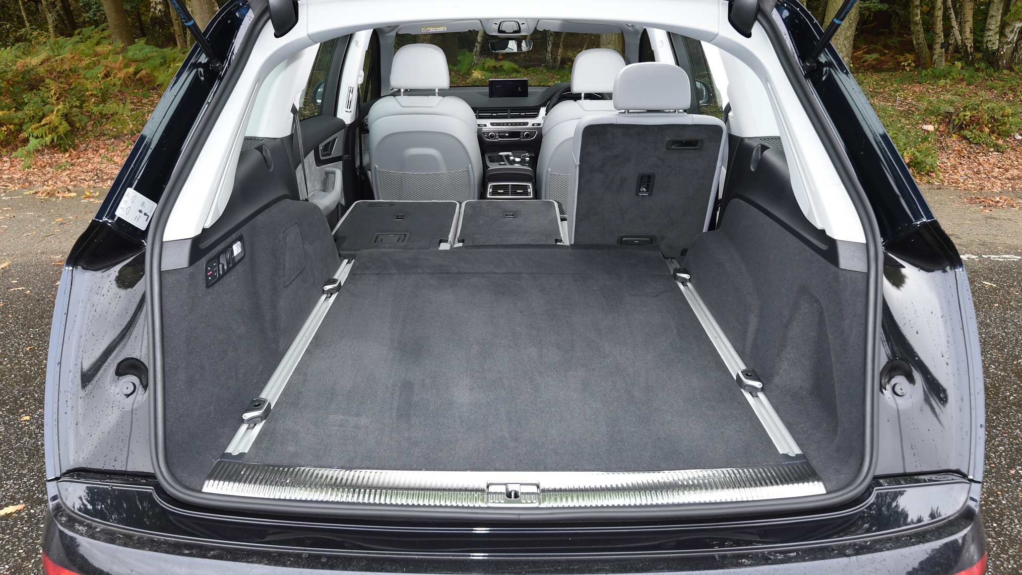 Audi Q7 e-tron - boot