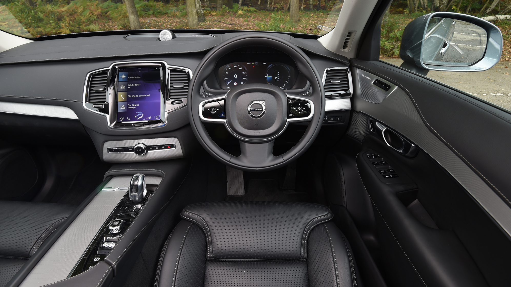Volvo XC90 T8 - interior 