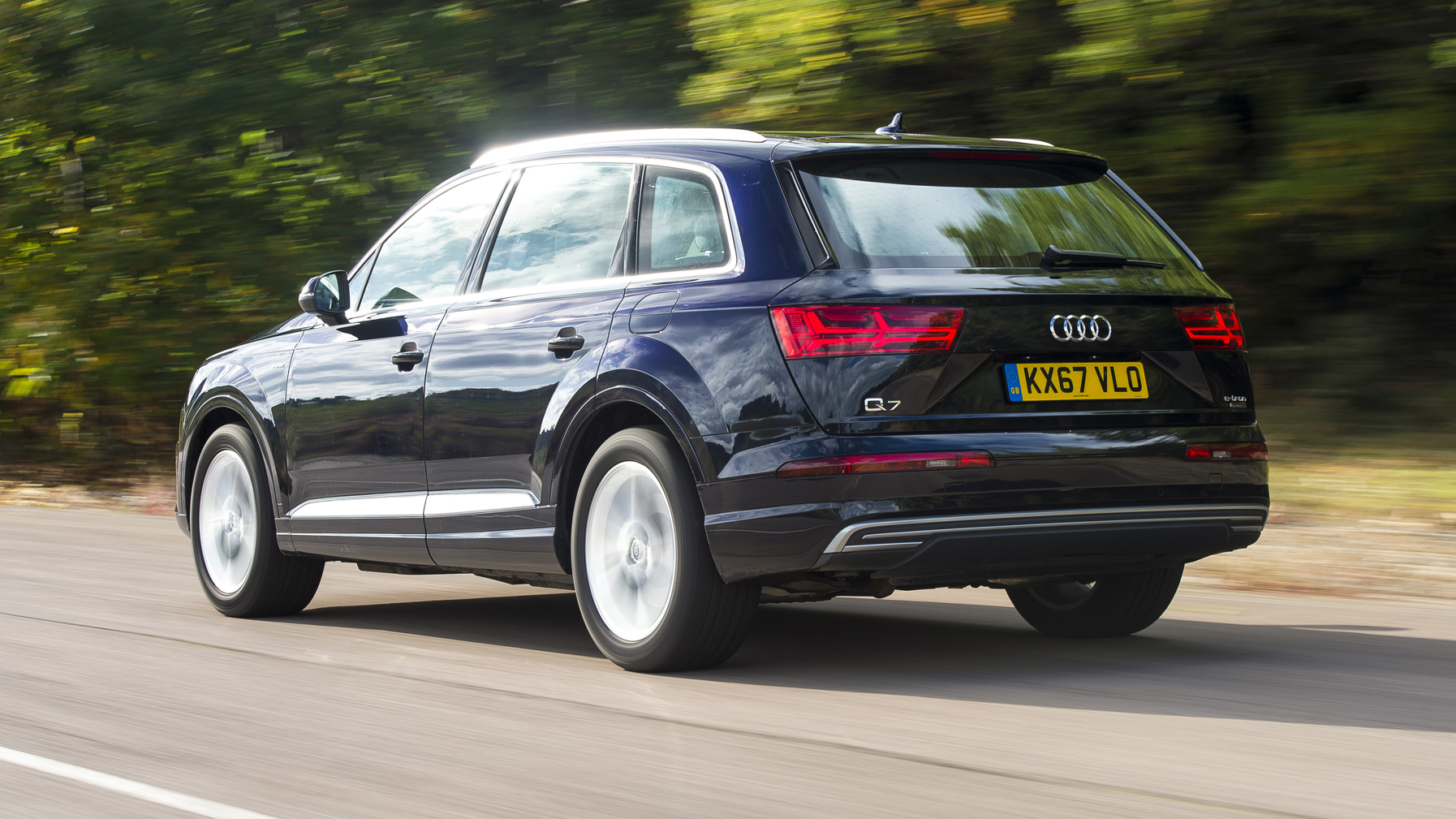 Audi Q7 e-tron - rear 3/4 view