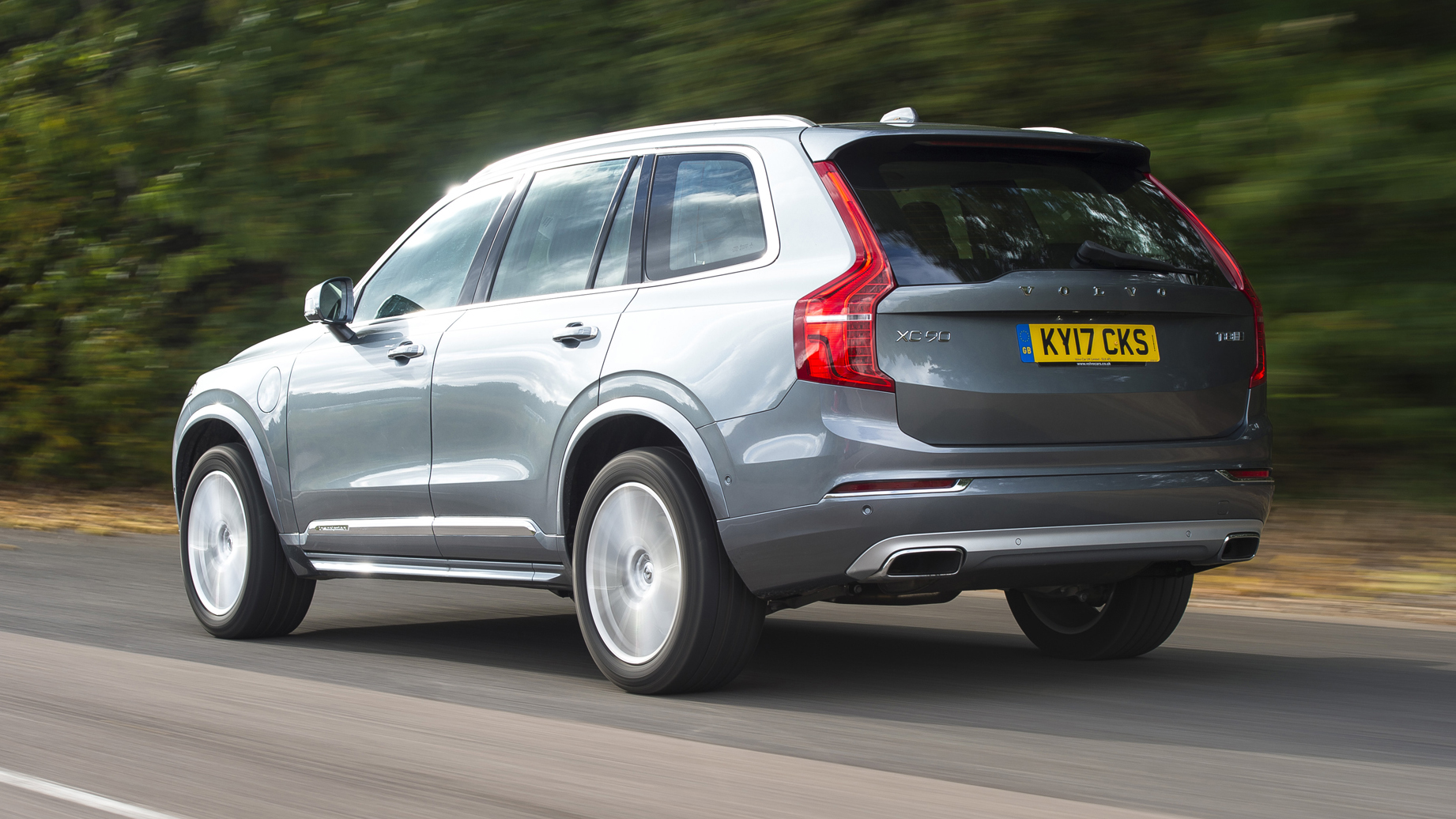 Volvo XC90 T8 - rear 3/4 view