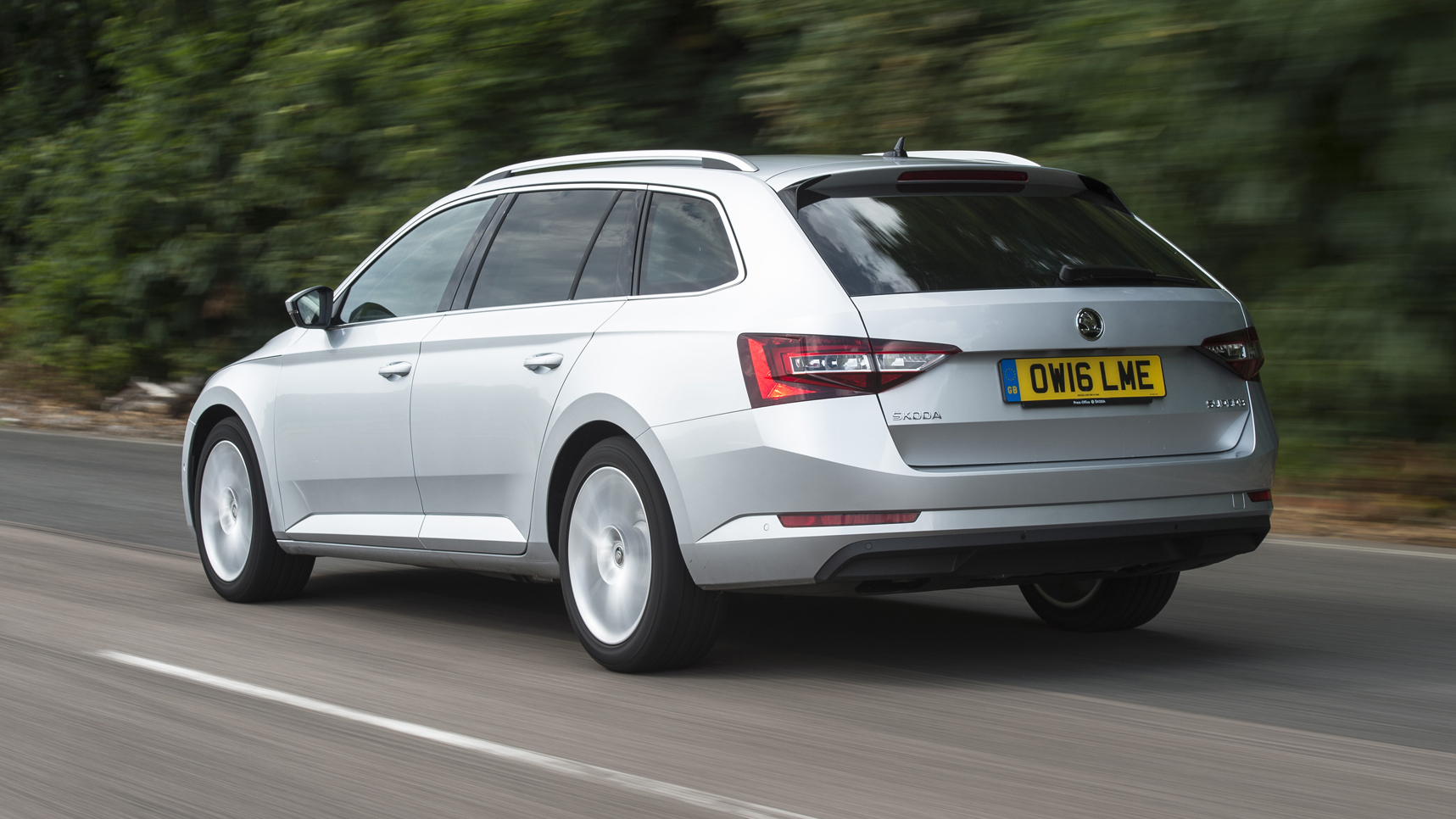 Skoda Superb Estate - rear 3/4 driving 