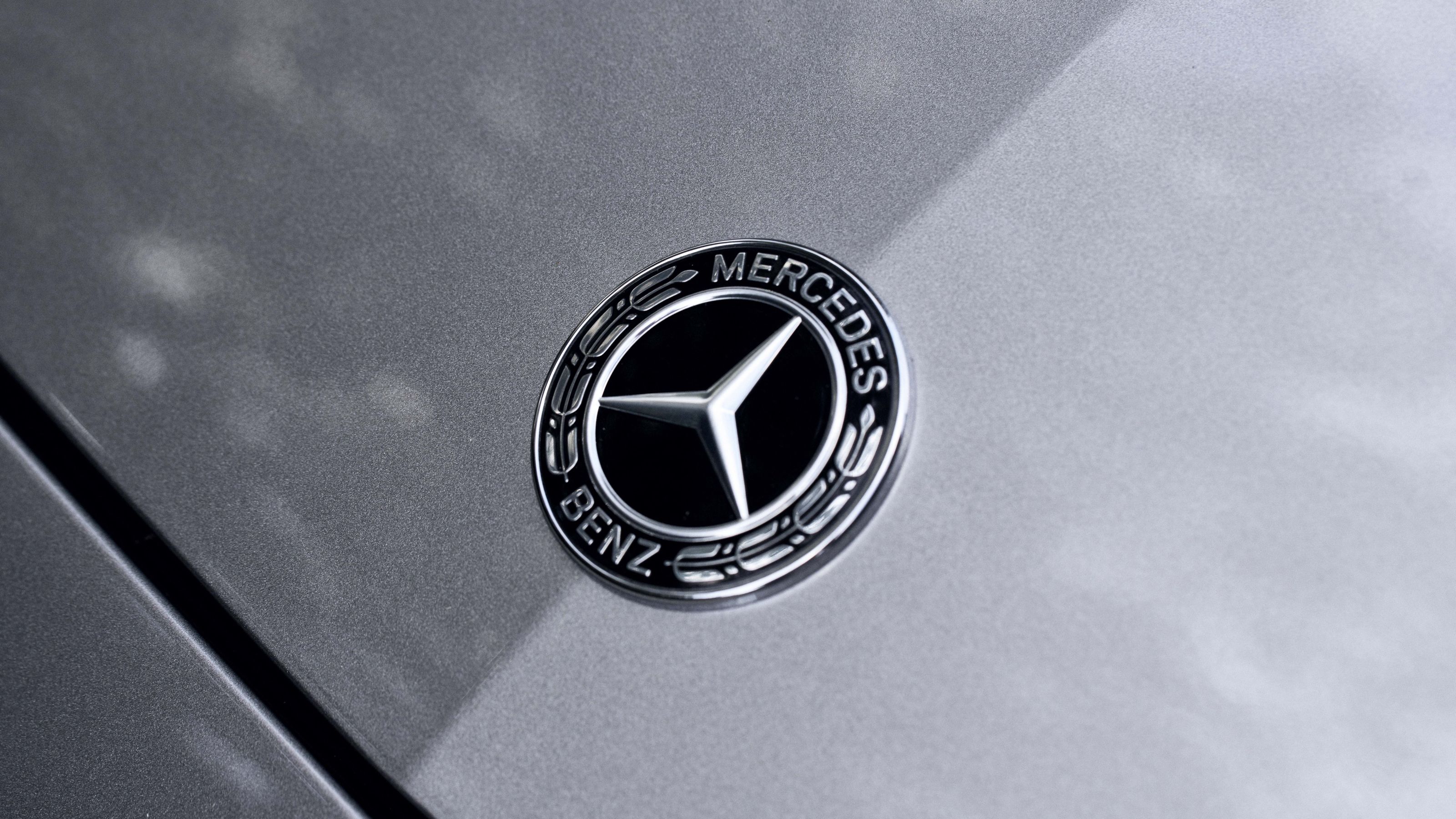 Mercedes C-Class Estate bonnet badge