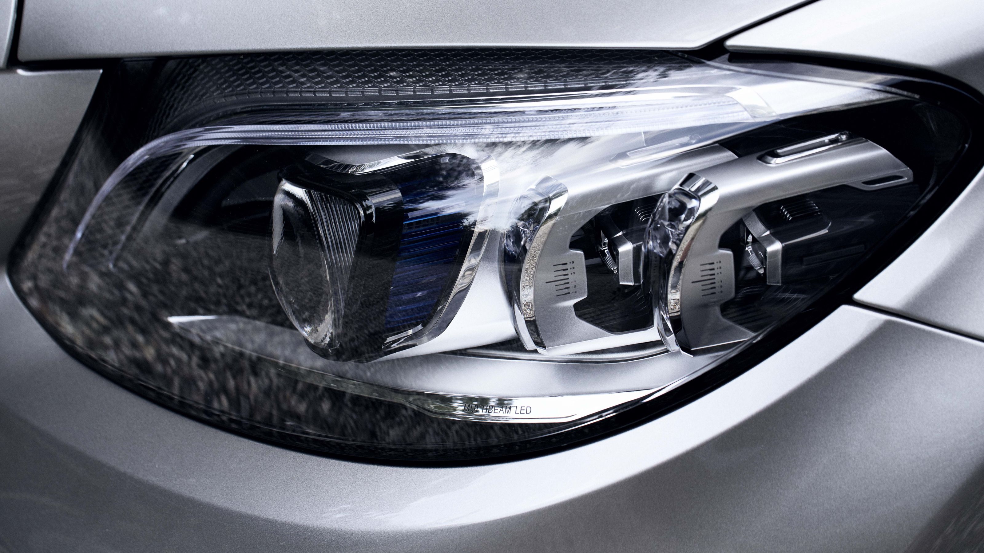 Mercedes C-Class Estate headlights