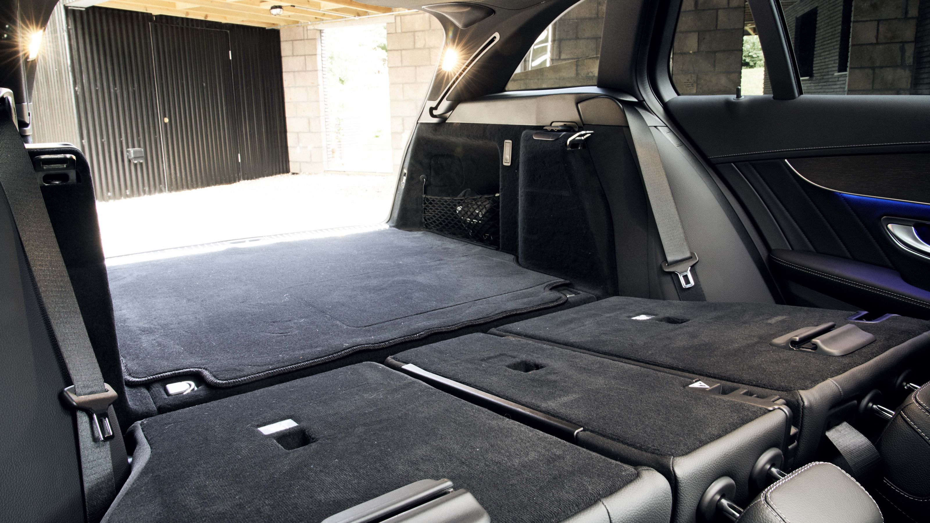 Mercedes C-Class Estate boot