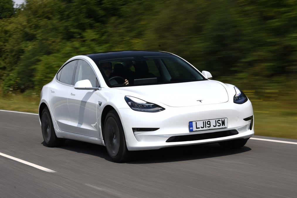 Tesla Model 3 Long Range saloon front 3/4 tracking