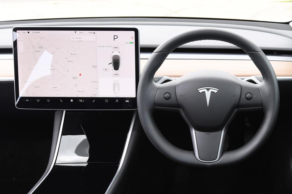 Tesla Model 3 Long Range saloon interior
