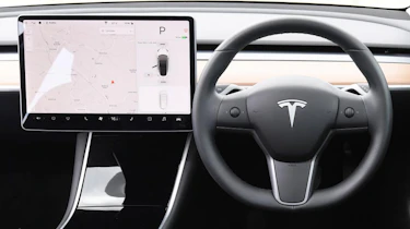 Tesla Model 3 Long Range saloon interior