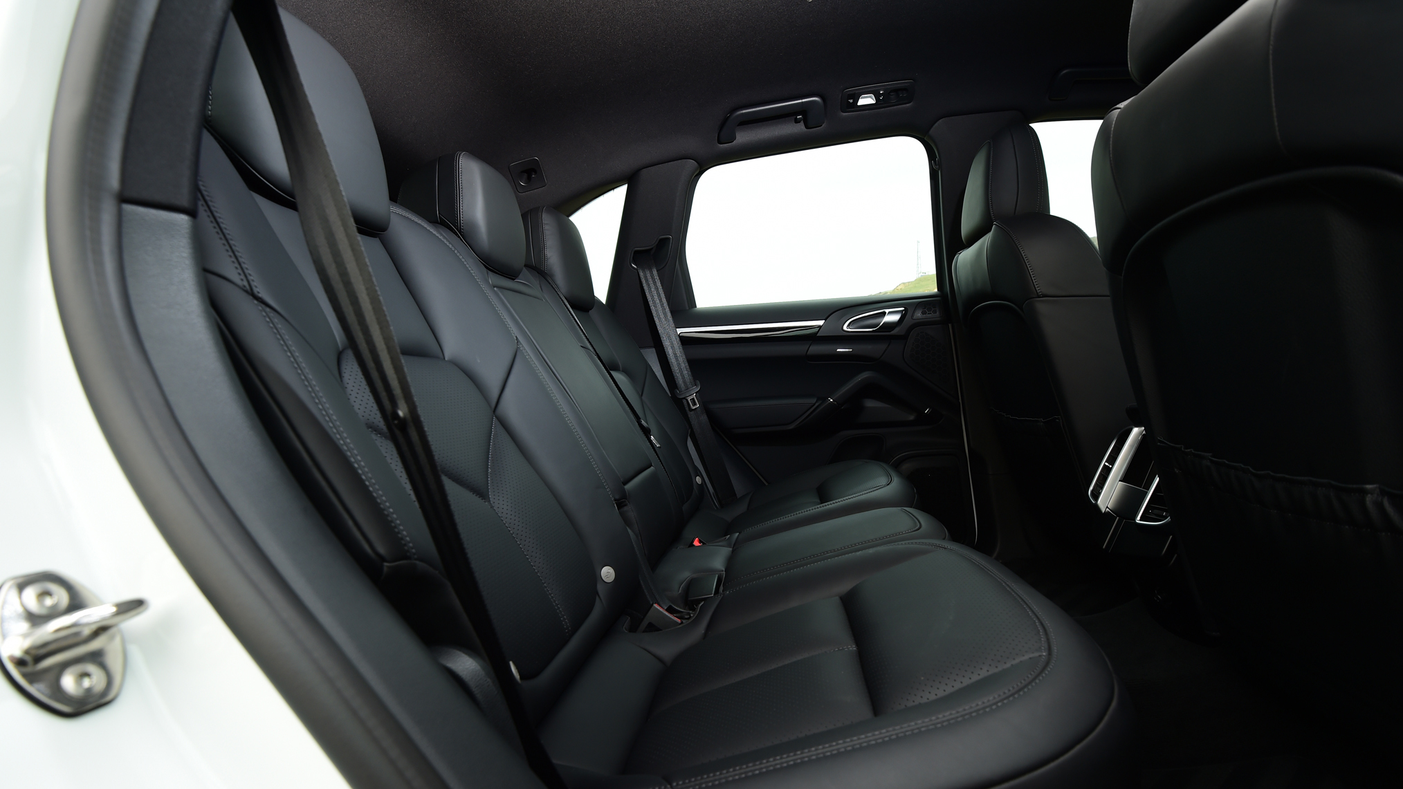 Porsche Cayenne Turbo S E-Hybrid - rear seats