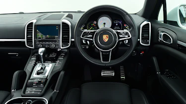 Porsche Cayenne Turbo S E-Hybrid - interior