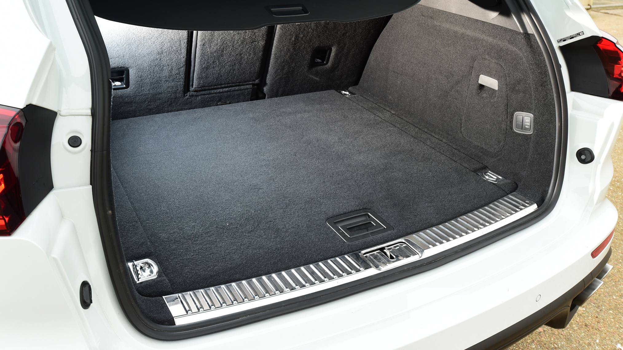 Porsche Cayenne Turbo S E-Hybrid - boot 