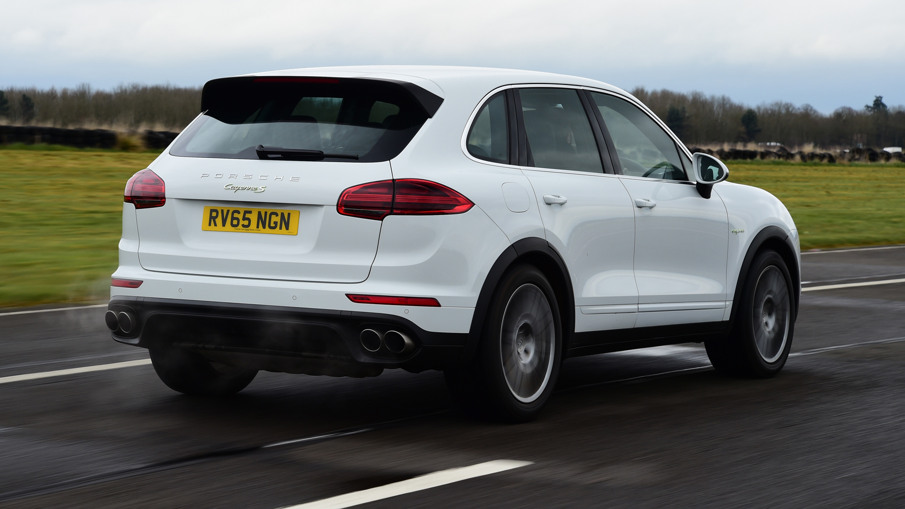 Porsche Cayenne Turbo S E-Hybrid - rear 3/4 view