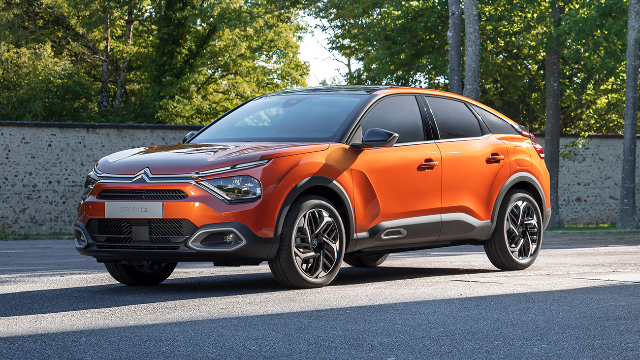 2020 Citroen C4 - front 3/4 view 