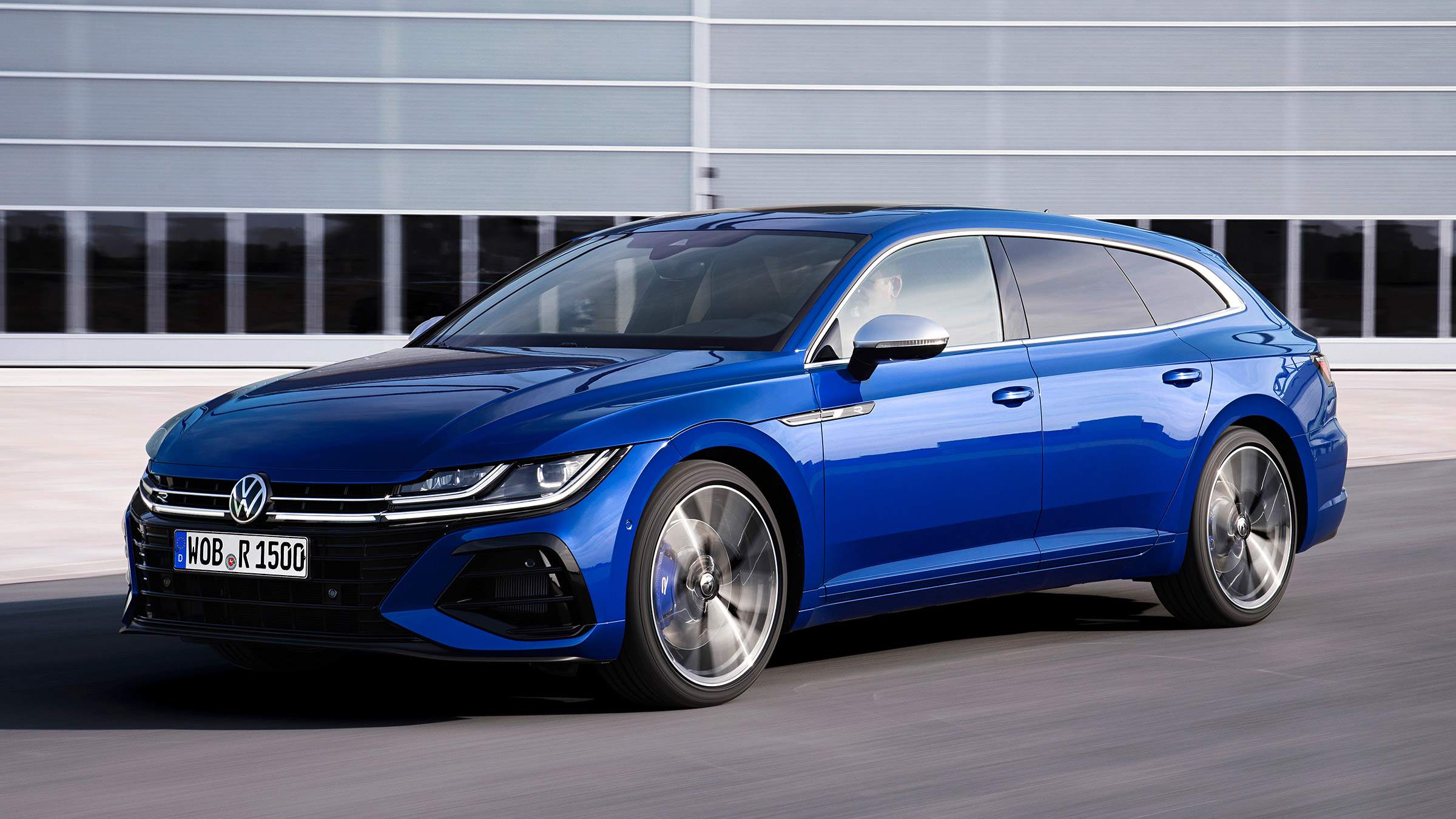 2020 Volkswagen Arteon R Shooting Brake estate - front 3/4 dynamic