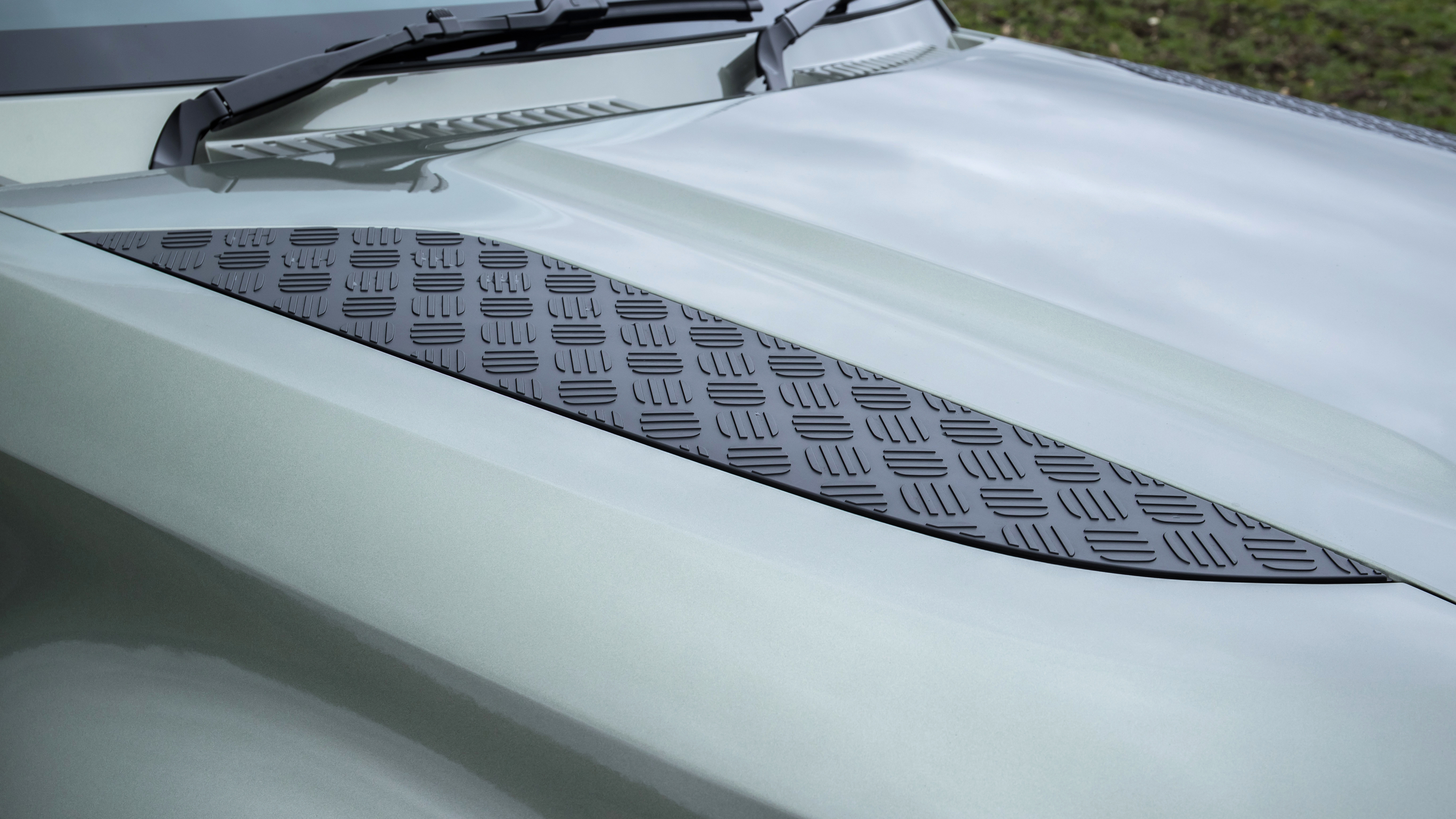 Land Rover Defender 110 - bonnet inserts