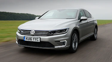 Volkswagen Passat GTE - front 3/4 driving