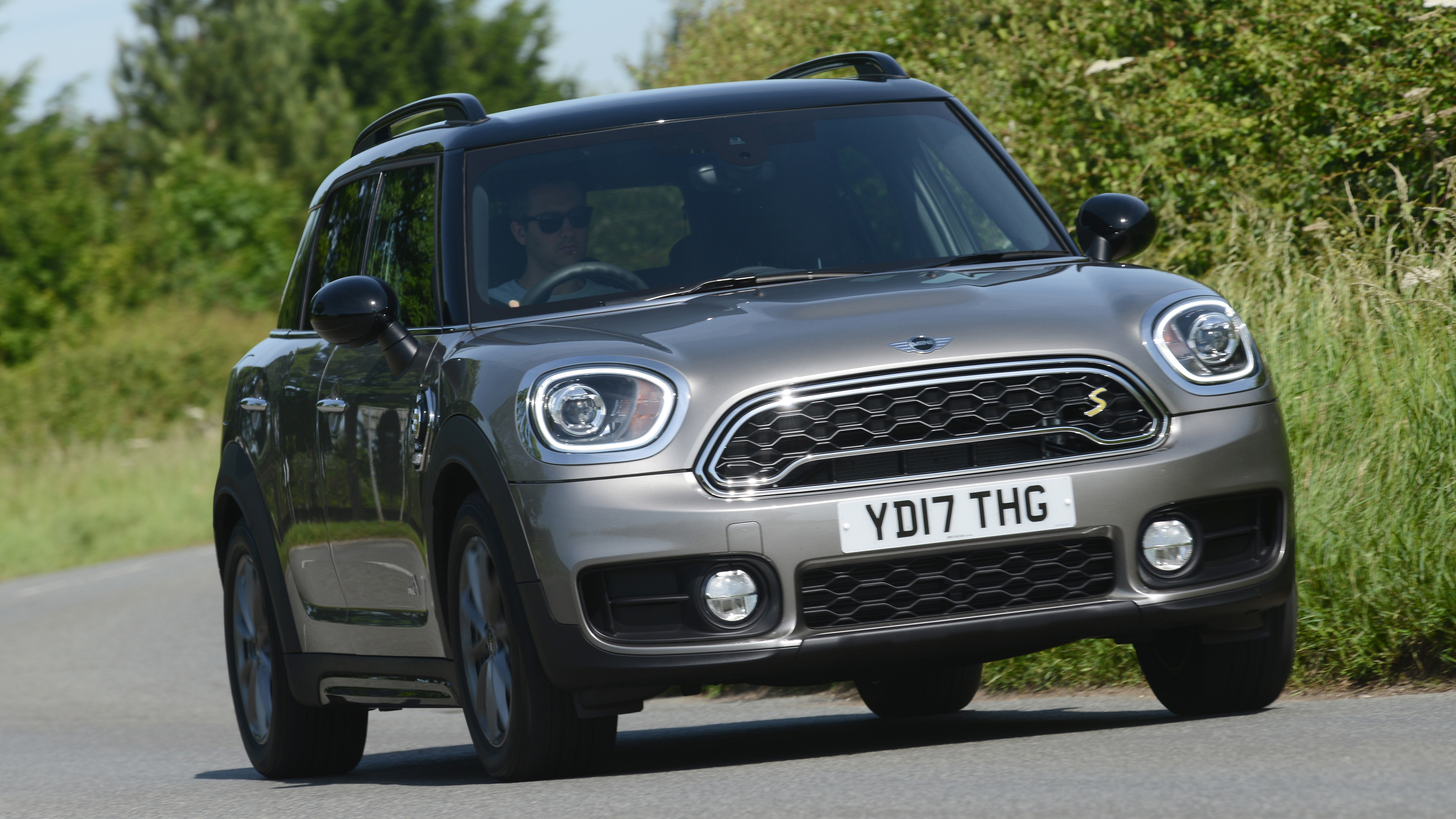 MINI Countryman PHEV - front 3/4 driving