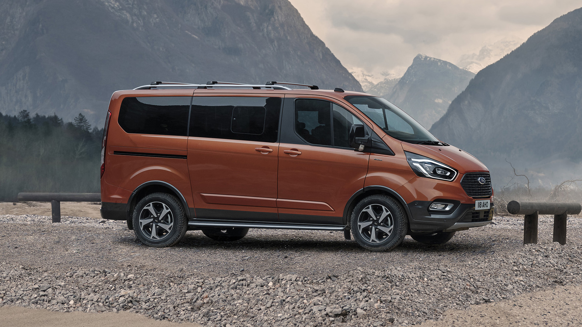 Ford Tourneo Custom Active side view